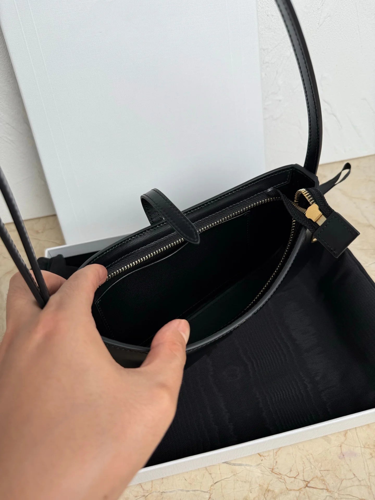 High-End Fashionable Cowhide Armpit Bag French Stick Handbag Versatile Single Shoulder Women's Bag Simple Design