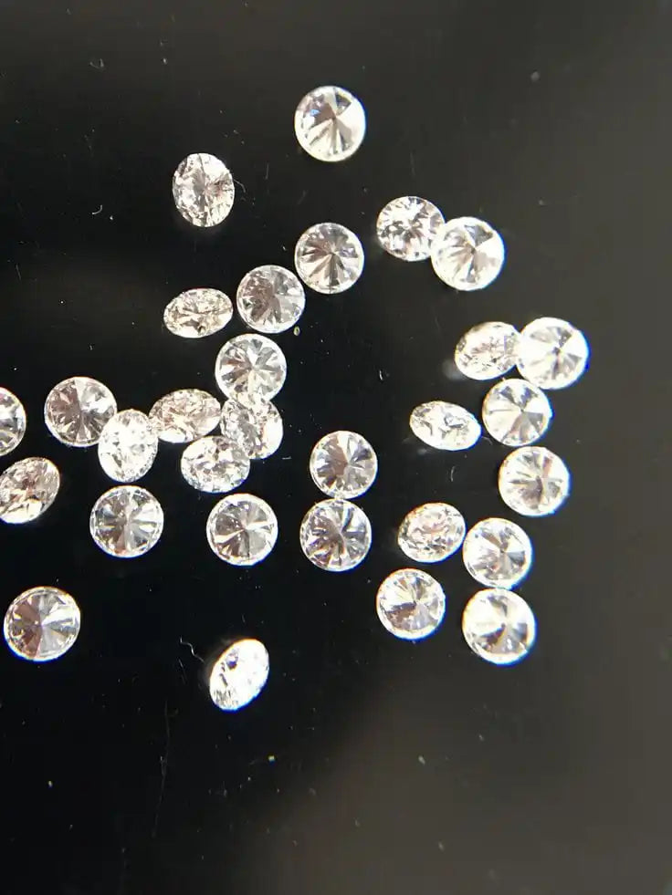 Loose round white diamonds, scattered round gems with slight grouping