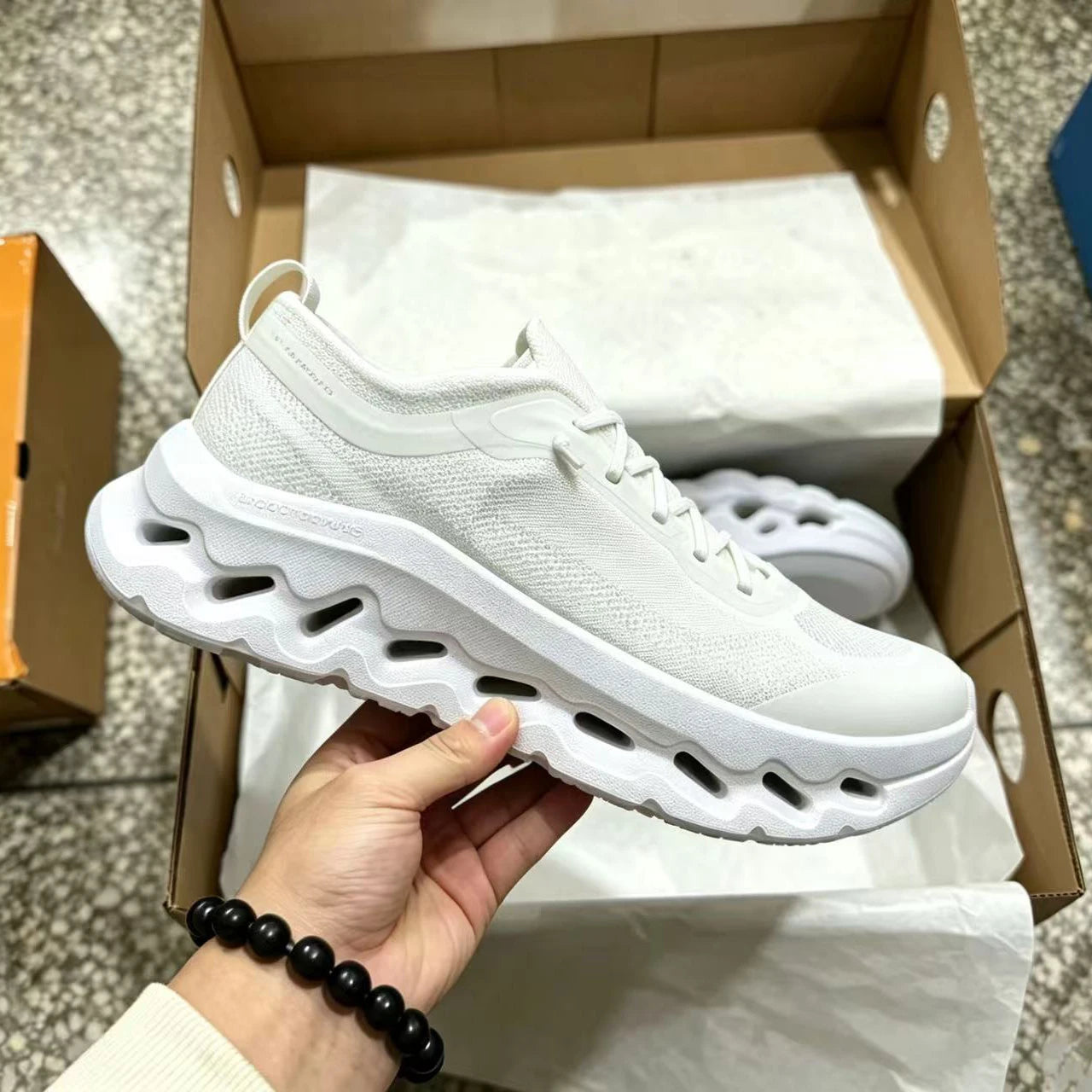 Bset Sale Men's Women's on Running Cloud Cloudtilt Moon Monster Loewes Shoes Luxury Original Designer Sneaker Brand Casual Shoes