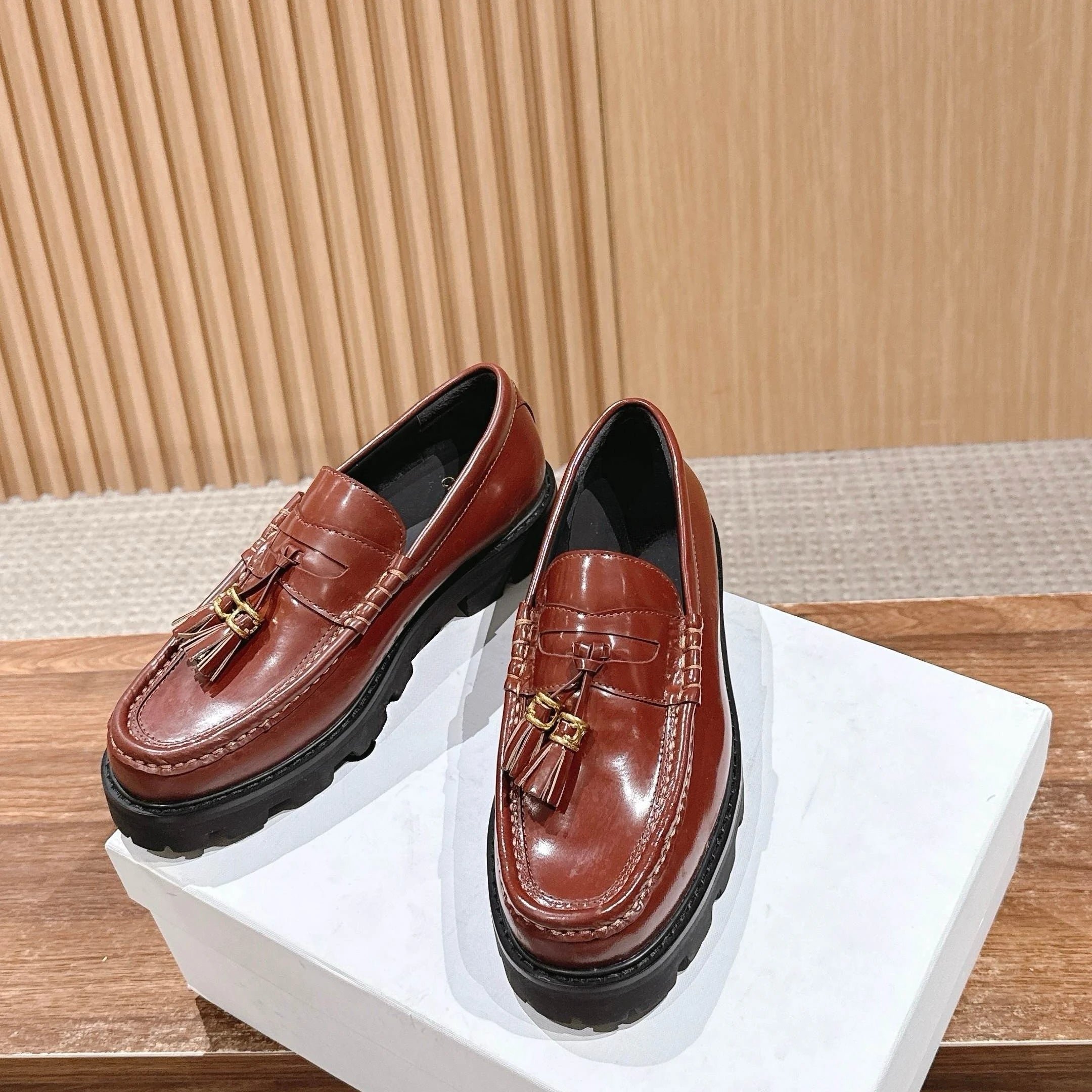 CE High Quality Designer Style Women Platform Leather Loafers Metal Buckle Tassel Slip on Casual Shoes