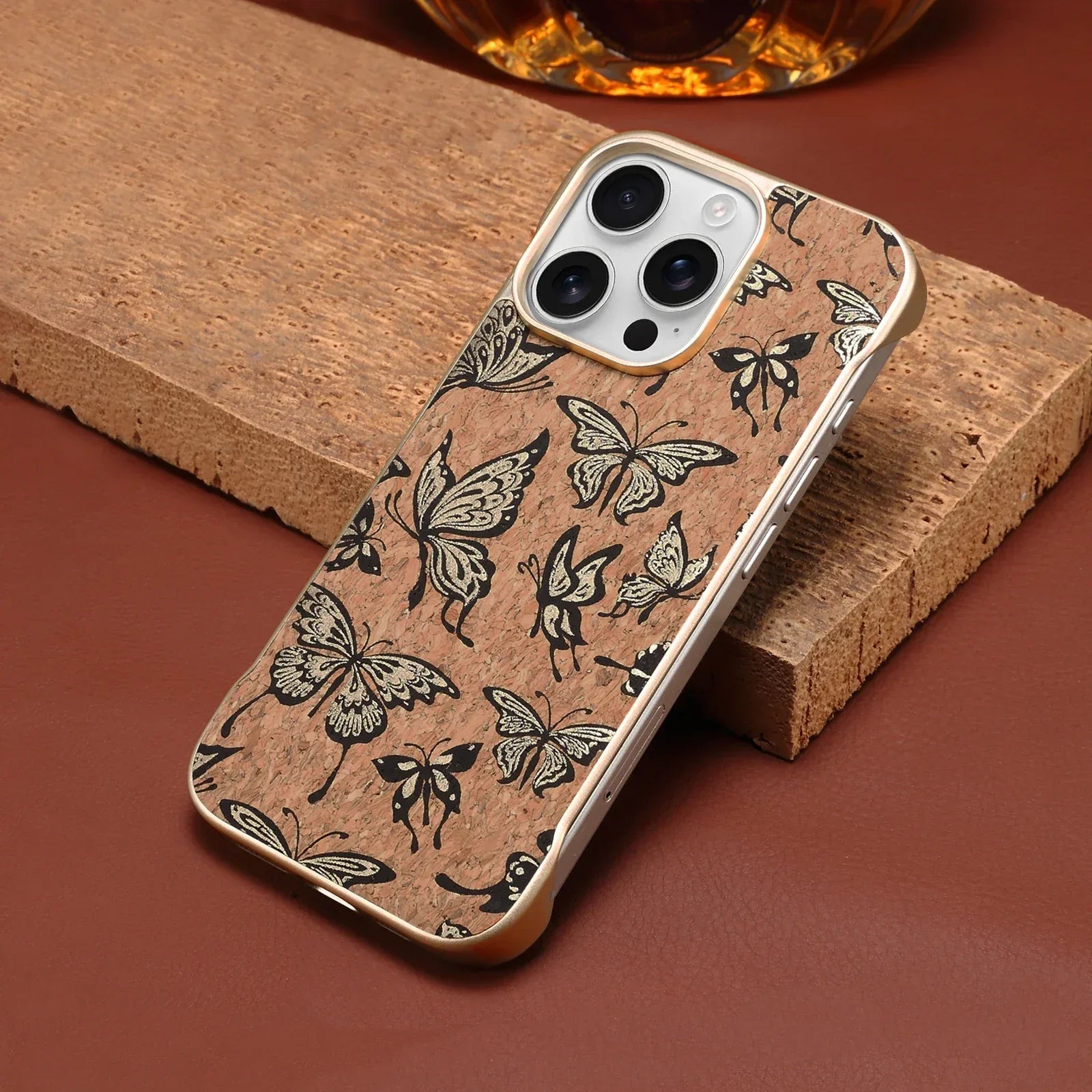 Magnetic Wireless Charging Case for iPhone 16 - Cork Green Tidesmit