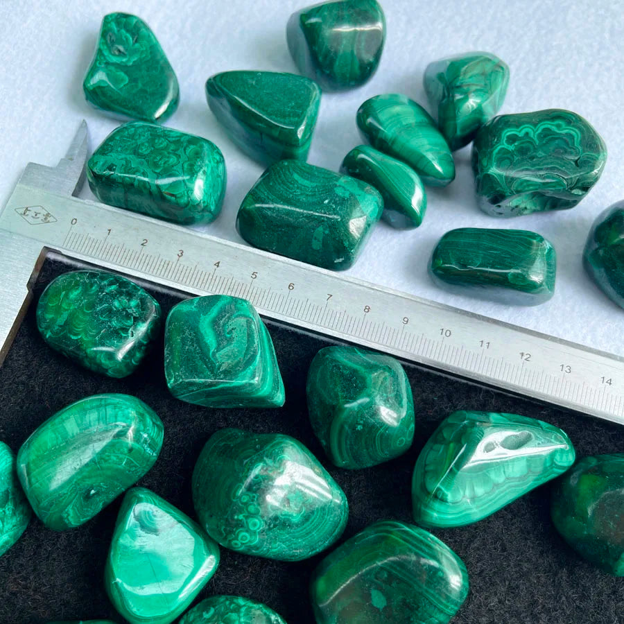 Tumbled malachite stones in dark green, mixed shapes and polished facets