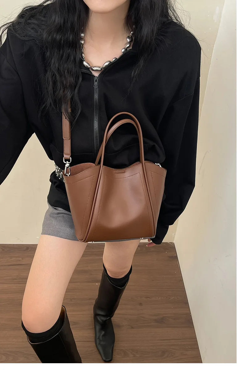 2025 Autumn Winter High-End Niche Genuine Leather Wing Bag Large Capacity Commuter Shoulder Promotional Drawstring Sportpacks
