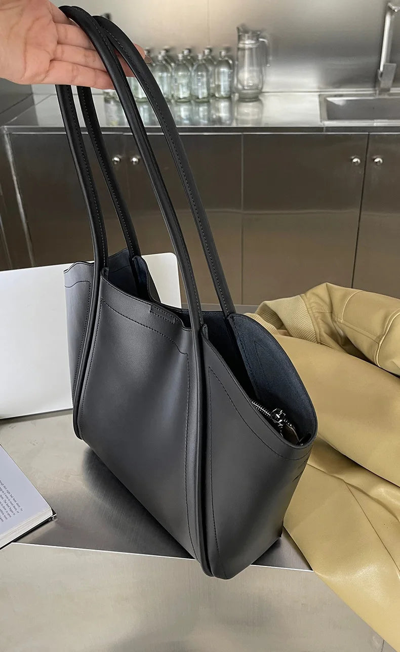 2025 Autumn Winter High-End Niche Genuine Leather Wing Bag Large Capacity Commuter Shoulder Promotional Drawstring Sportpacks