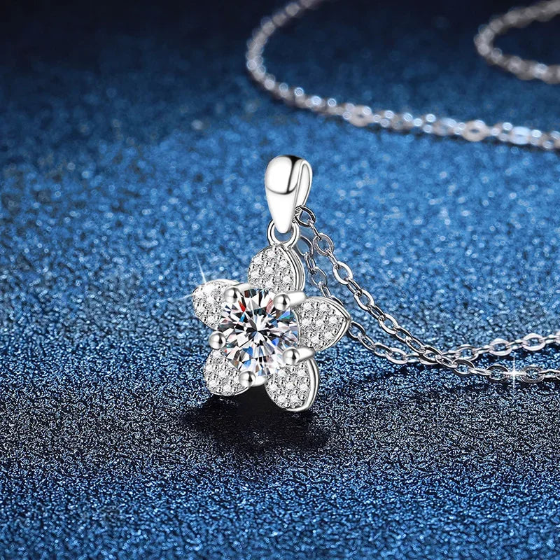 Platinum PT95018k Gold CuteRomantic Geometric Light Luxury Women's Moissanite Pendant Necklace 1 Carat D Color GRS Certified