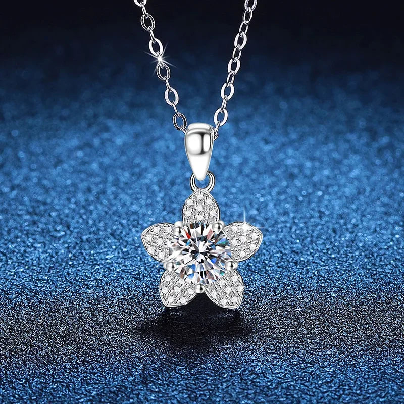 Platinum PT95018k Gold CuteRomantic Geometric Light Luxury Women's Moissanite Pendant Necklace 1 Carat D Color GRS Certified