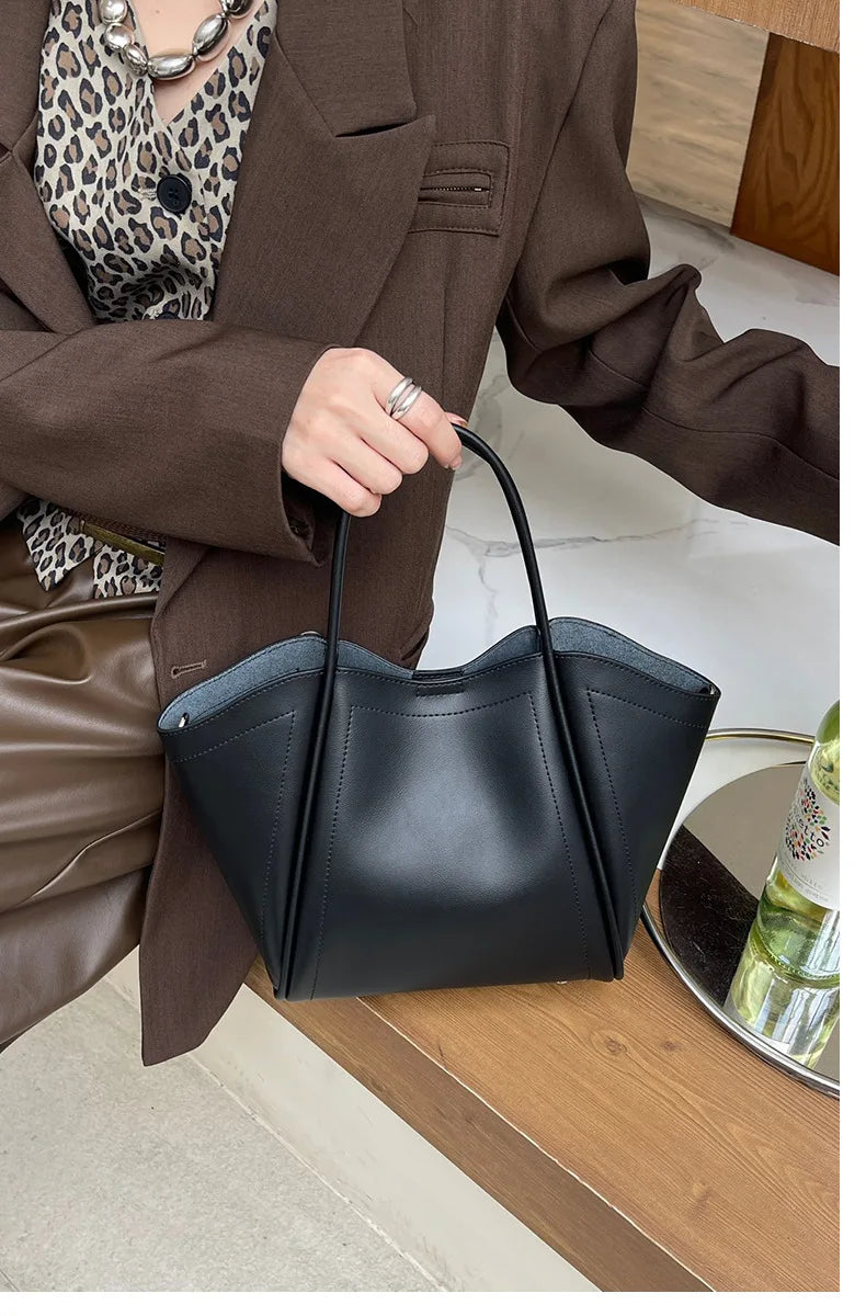 2025 Autumn Winter High-End Niche Genuine Leather Wing Bag Large Capacity Commuter Shoulder Promotional Drawstring Sportpacks