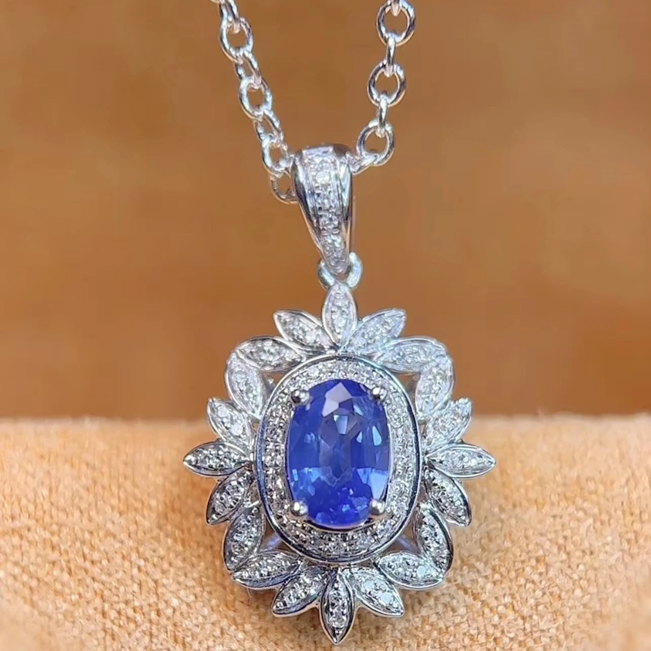 Lanphear Factory 18K White Gold Luxury Jewelry Fashion Chains Natural Diamond Pendant for Women Natural Sapphire Fine Necklaces