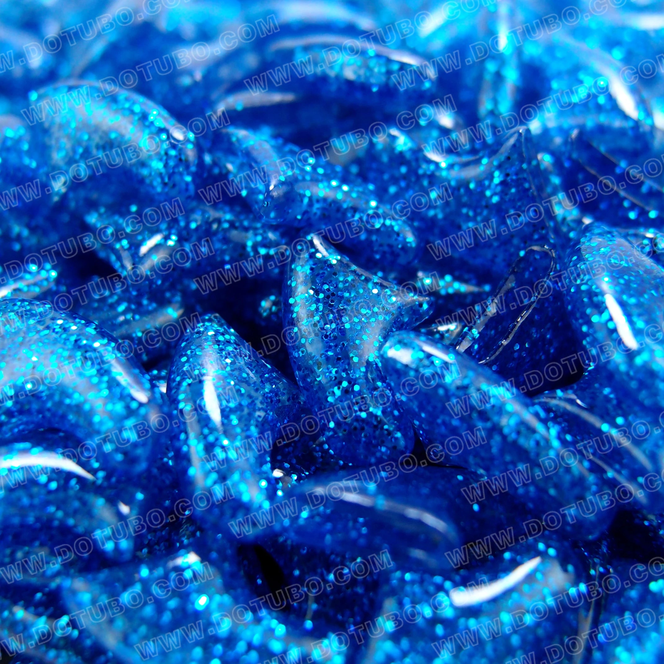 Blue glitter soft nail caps for cats, 20-pack claw covers to protect furniture. Comfortable, stylish, and easy to use.