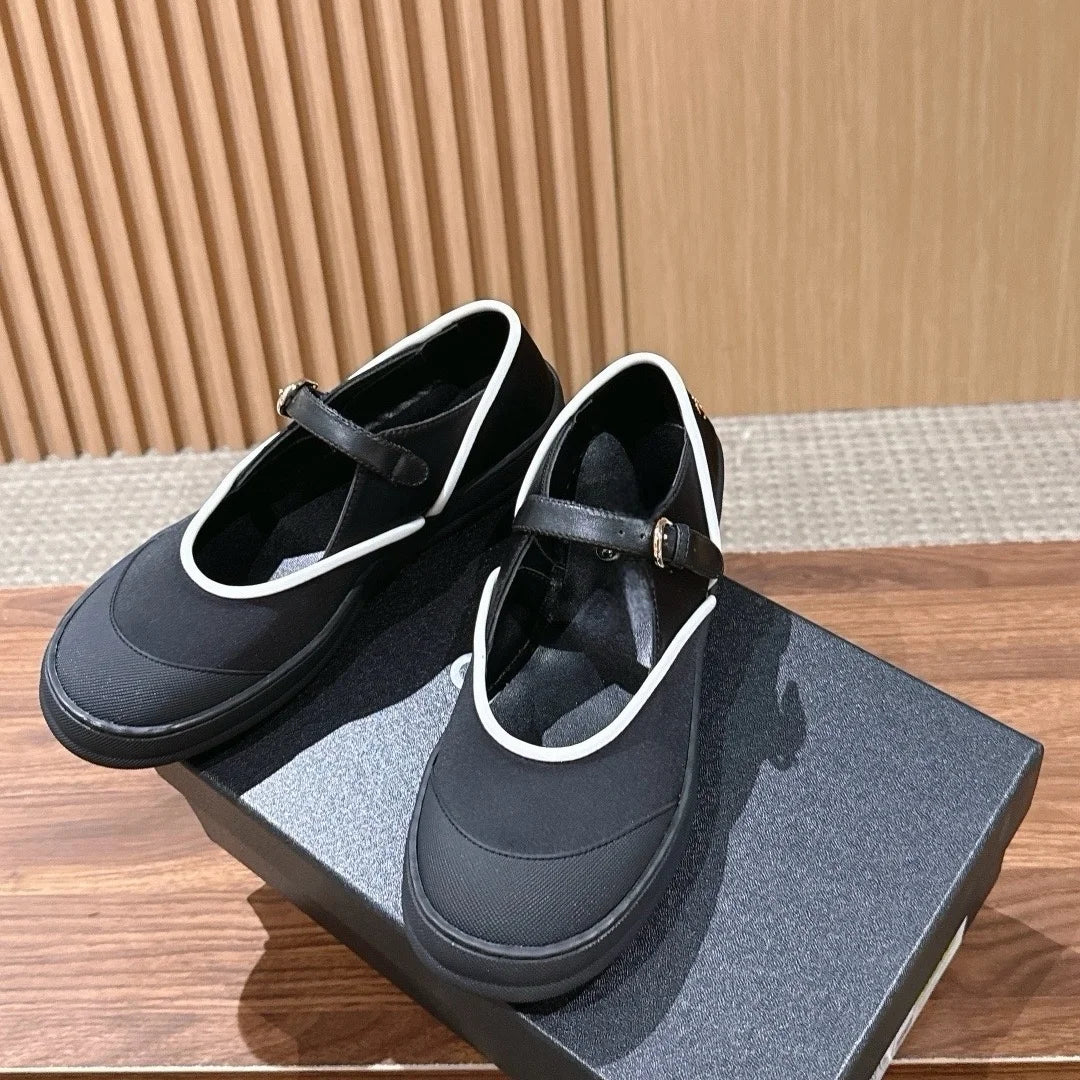 2026 Summer Retro Mary Jane Shoes for Women Red Flat leather Upper with Slip-On Closure Lightweight Design