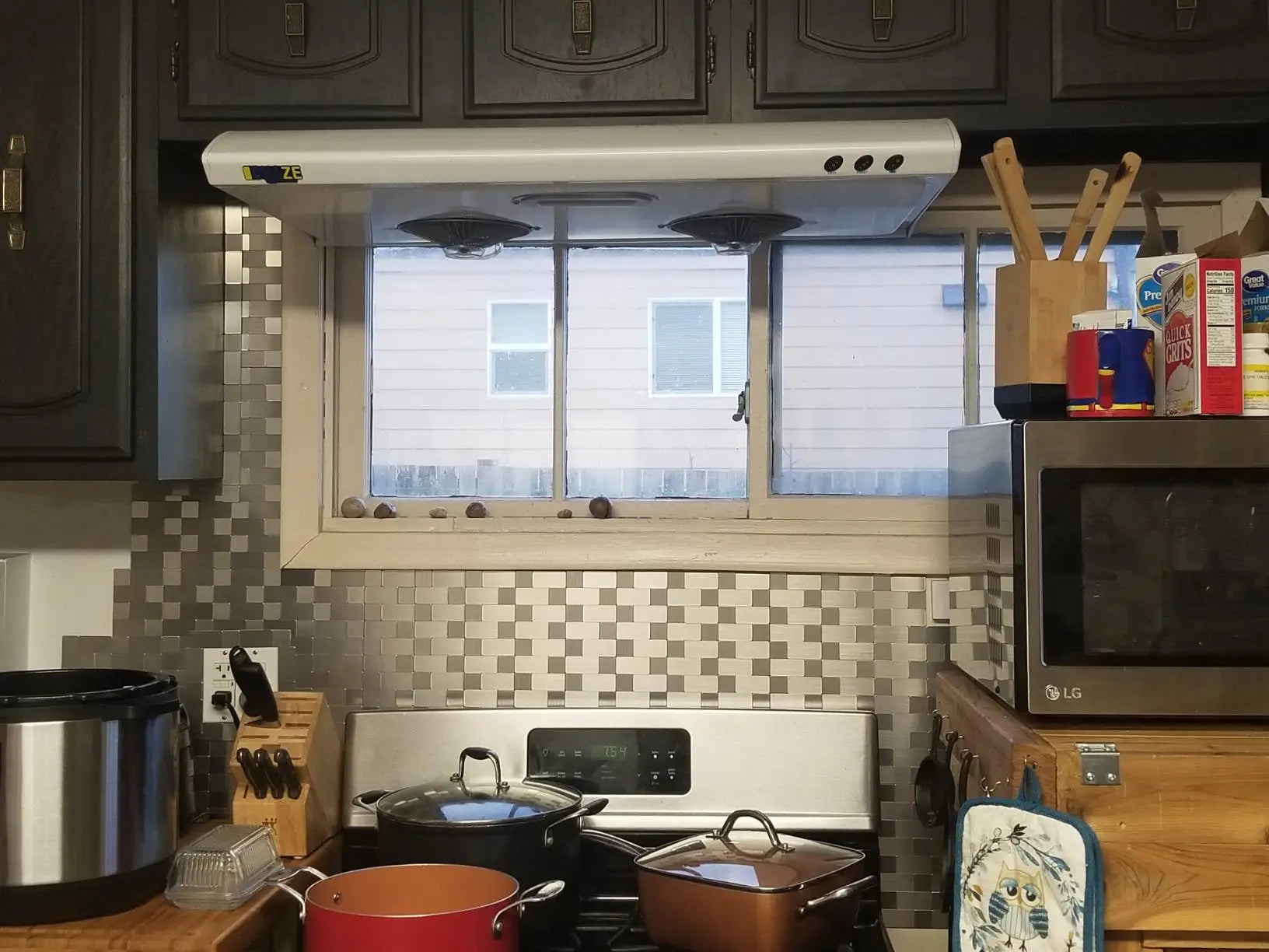 Art3d 1 PCS Peel and Stick Backsplash Tiles Self adhesive Stainless Steel Kitchen Silver Brushed Metallic Mosaic 30x30cm