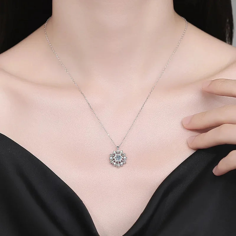 Christmas Platinum PT950 18K Gold Moissanite Rotating Snowflake Drifting Temperament Necklace Simple Luxurious Pendant GRS