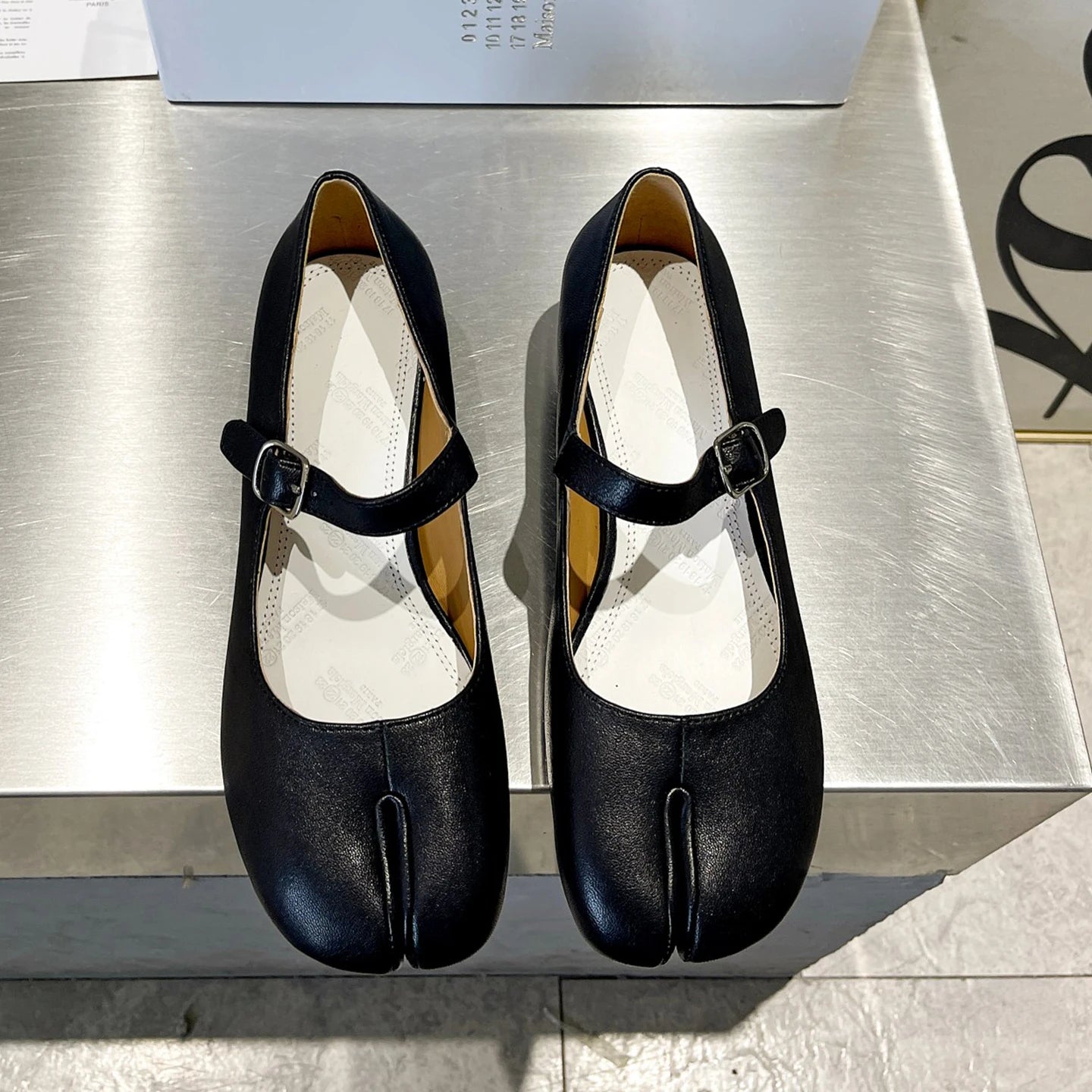 New Women's Loafers Single Shoe with Split Toe Breathable Soft Sole and Thick Heel Versatile for Daily Commuting Black