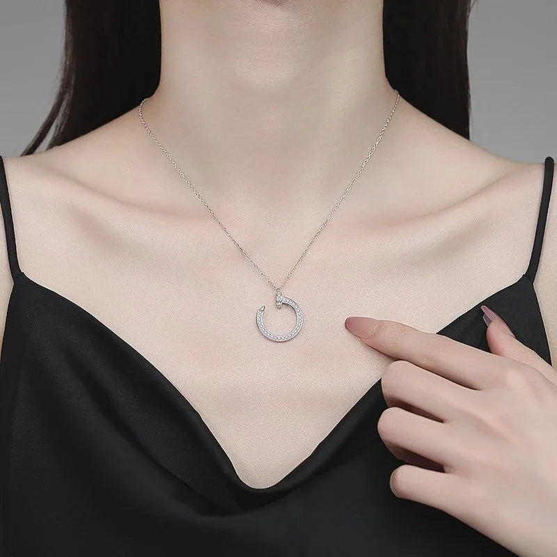 Platinum PT950 18K Gold Geometric Classic GRS Certified Card Home High-quality Moissanite Nail Pendant Collarbone Necklace