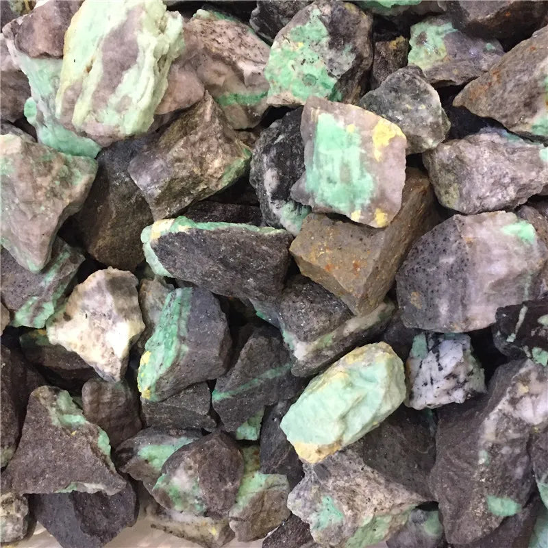 Semi Precious Crystal Home Decor Rough Uncut Emerald Stone Large Feng Shui Stone Eco-friendly Love Natural Polished Green 1kg