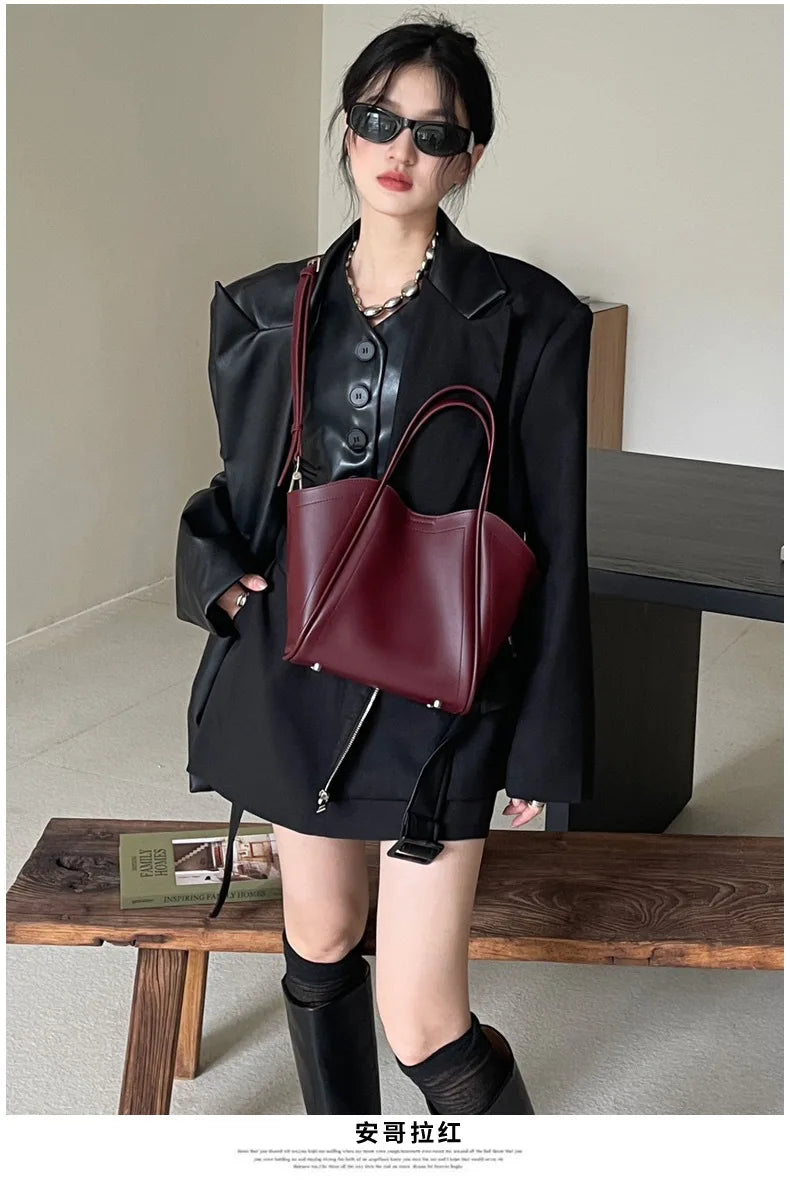 2025 Autumn Winter High-End Niche Genuine Leather Wing Bag Large Capacity Commuter Shoulder Promotional Drawstring Sportpacks