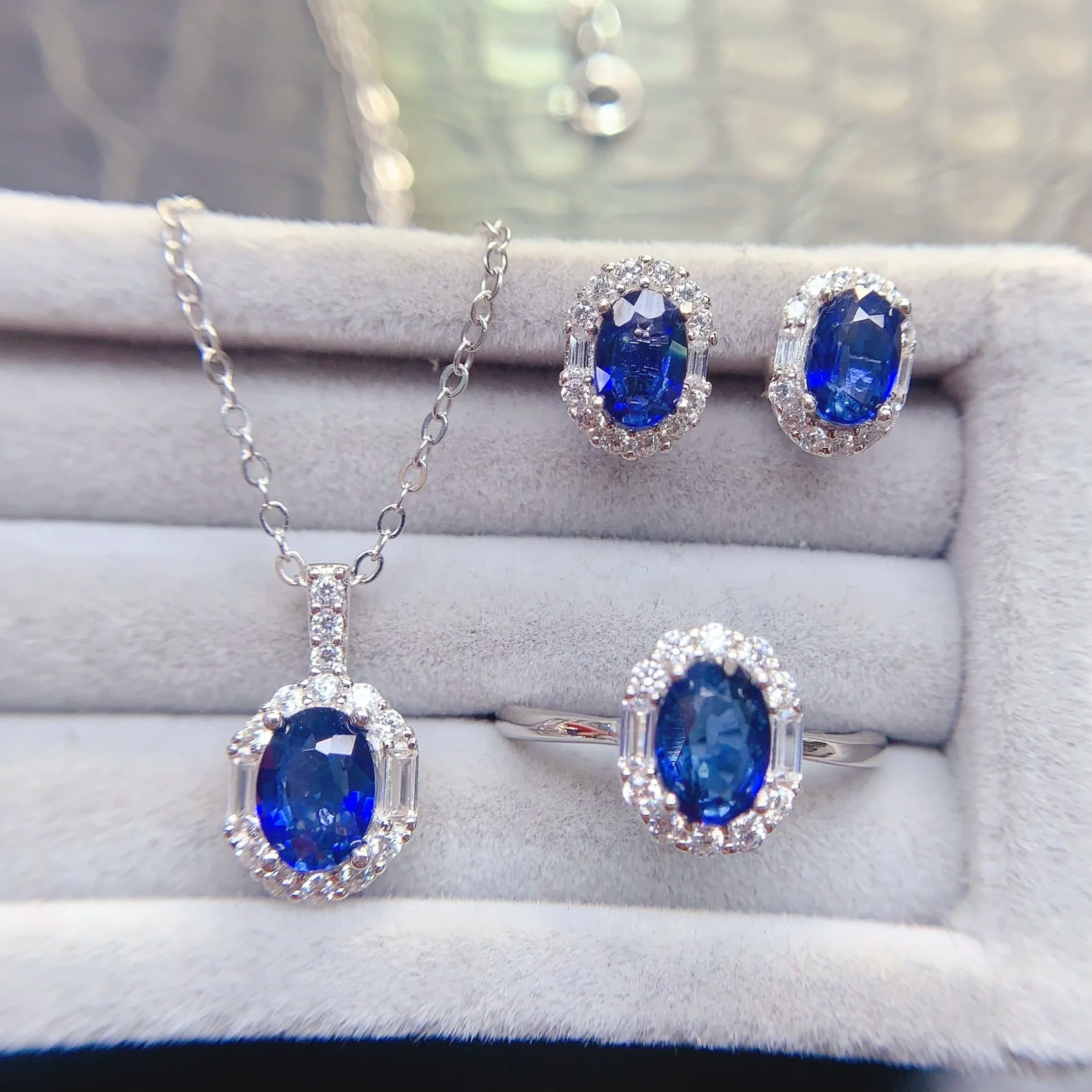 High Fashion Jewelry Set Wholesale Price Inlaid Natural Sapphire Dainty Classic Design Suitable for Engagement,Daily Wear Gifts