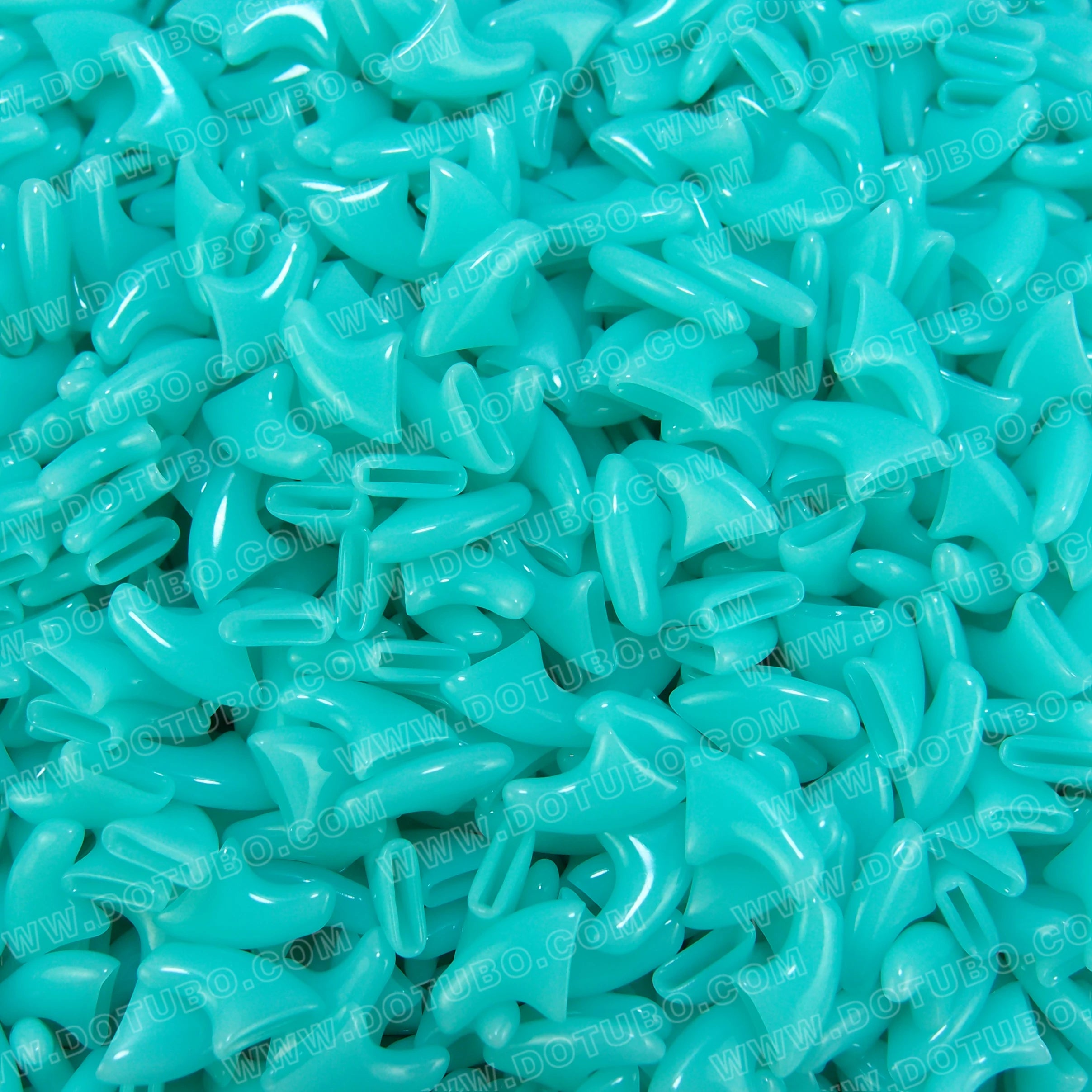 Bright blue soft silicone cat nail caps for scratch-free claws. 20-pack nail covers with adhesive glue for pet safety.