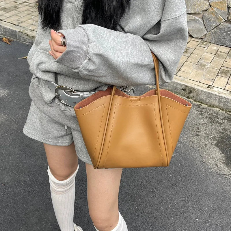 2025 Autumn Winter High-End Niche Genuine Leather Wing Bag Large Capacity Commuter Shoulder Promotional Drawstring Sportpacks