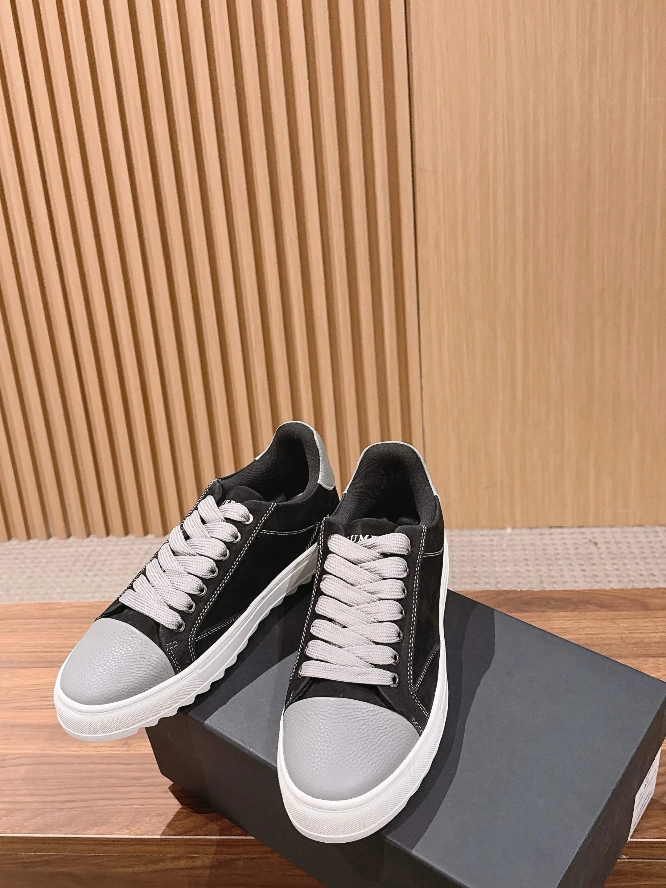 High-Quality Designer Style Women's Glitter & Canvas Mixed Casual Sneakers Multi-Color Options for Wholesale