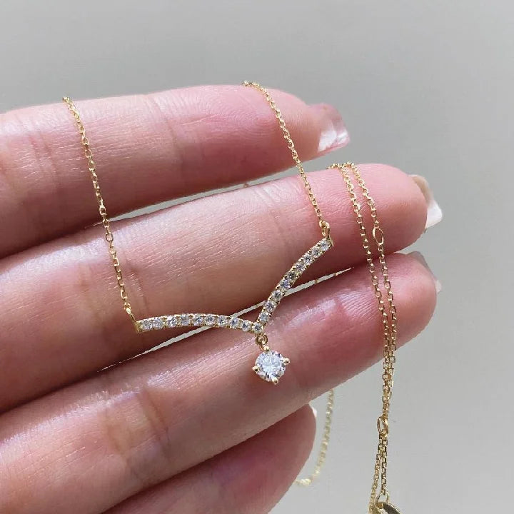 High Quality Women's Fashion Jewelry Luxury Shiny 18K Gold Pendant Necklace Lab Grown Diamond Single Round Clavicle Necklace
