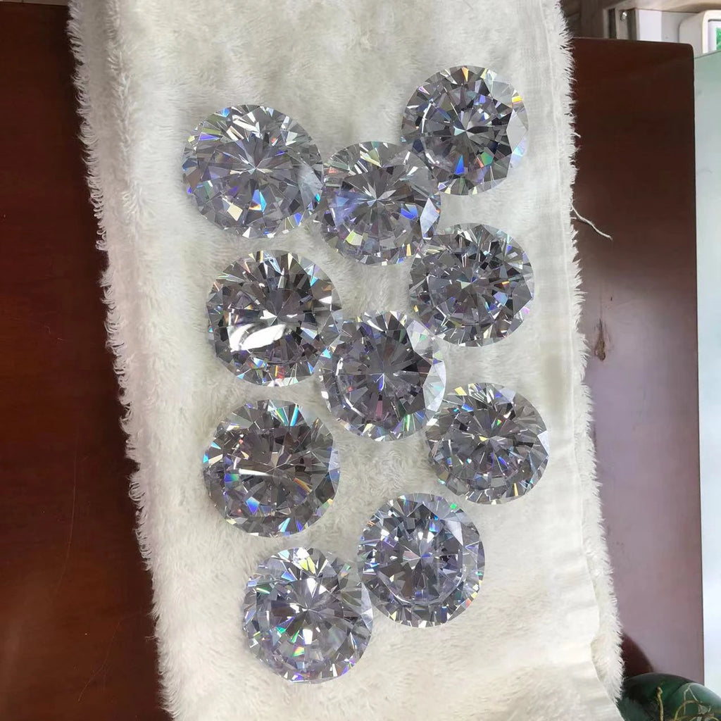 Loose round brilliant-cut cubic zirconia gemstones, white, arranged in cluster