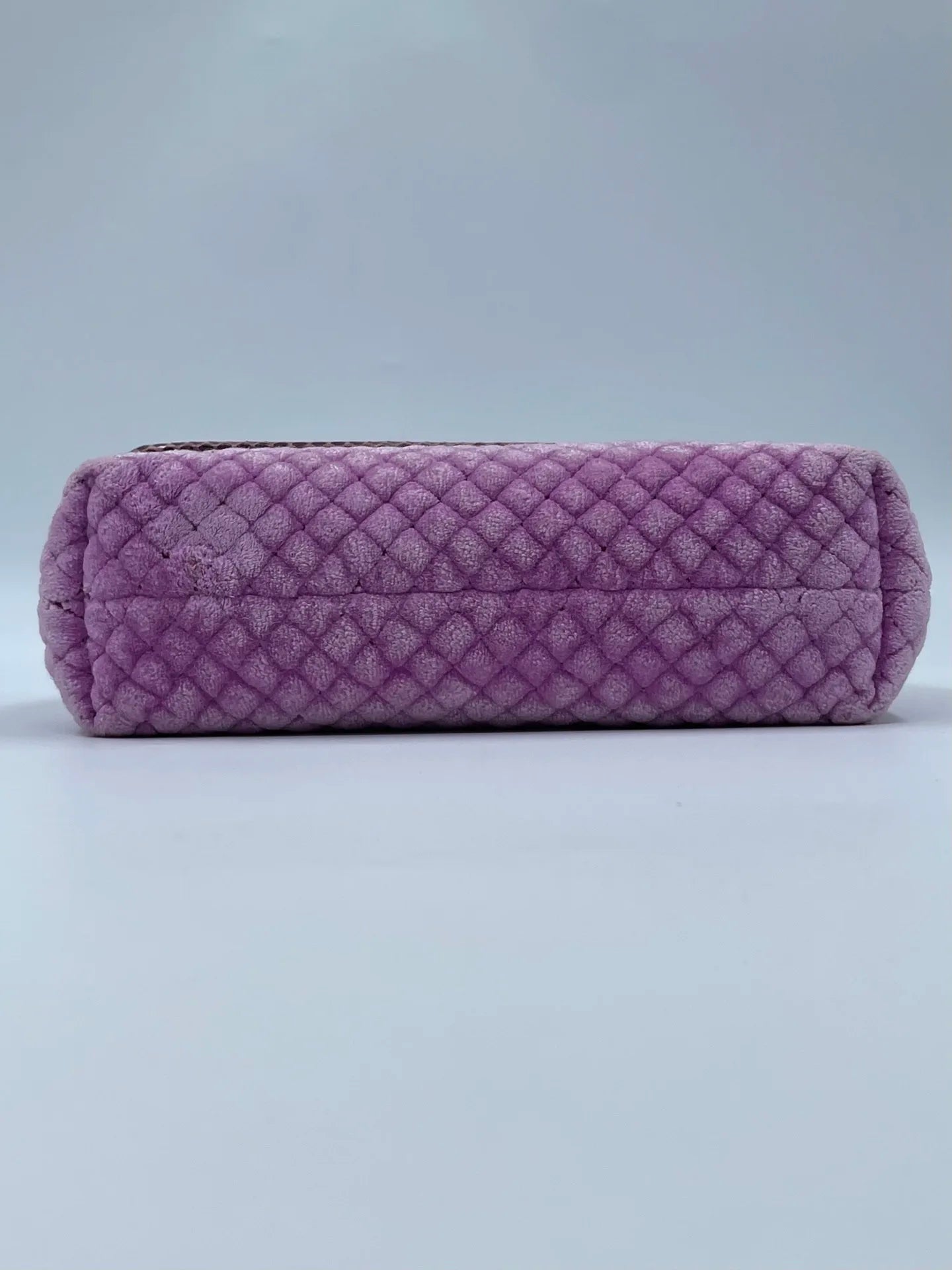 Second-hand designer shoulder bag in purple velvet with an elegant woven, quilted texture.