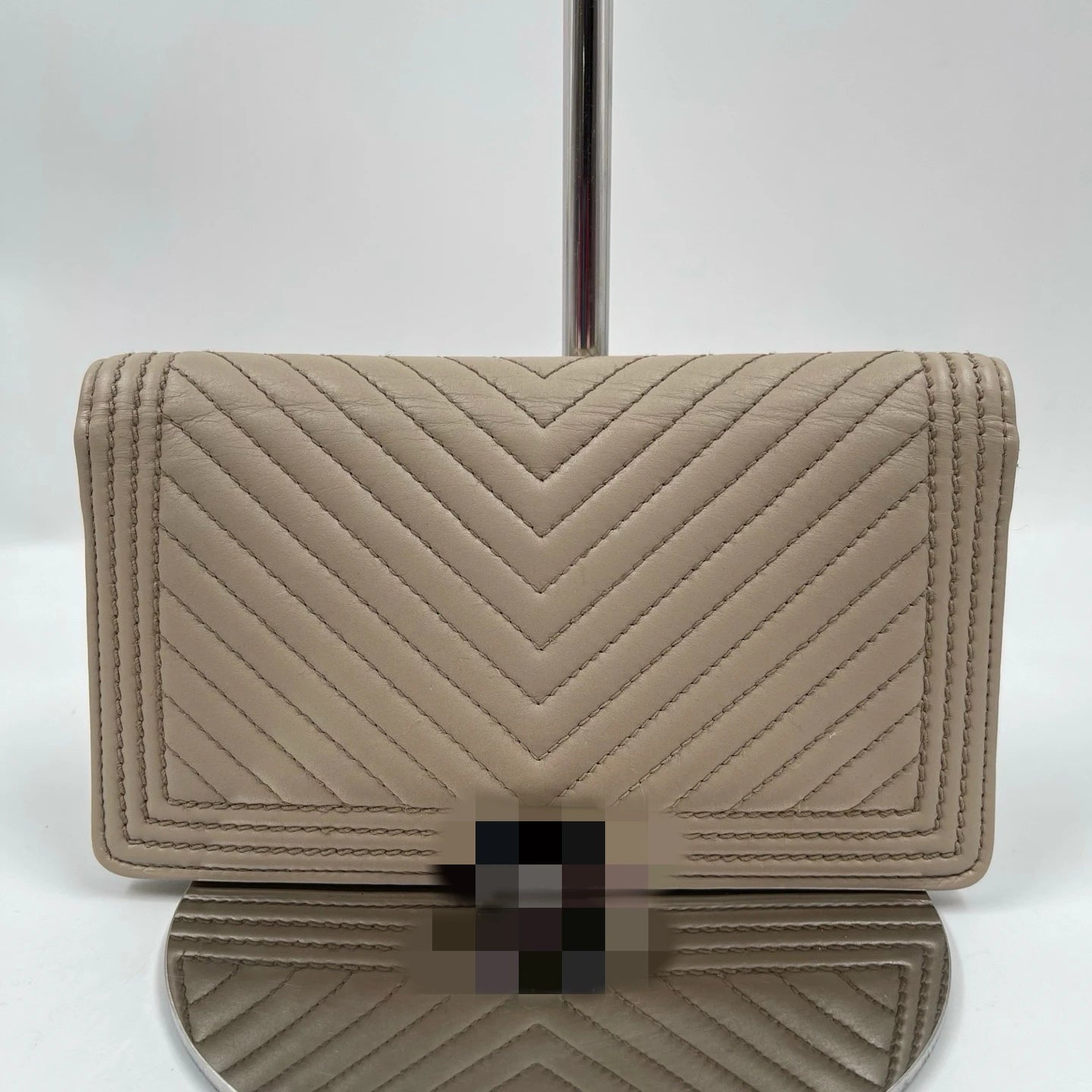 Pre-owned designer tan leather wallet with chevron stitching and front hardware. Elegant luxury fashion accessory.