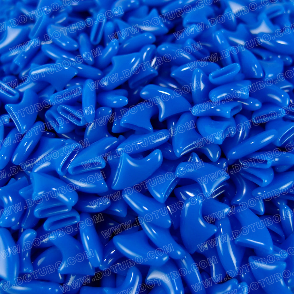 Blue silicone cat nail caps for scratch protection. 20-pack soft claw covers for safe grooming and furniture care.