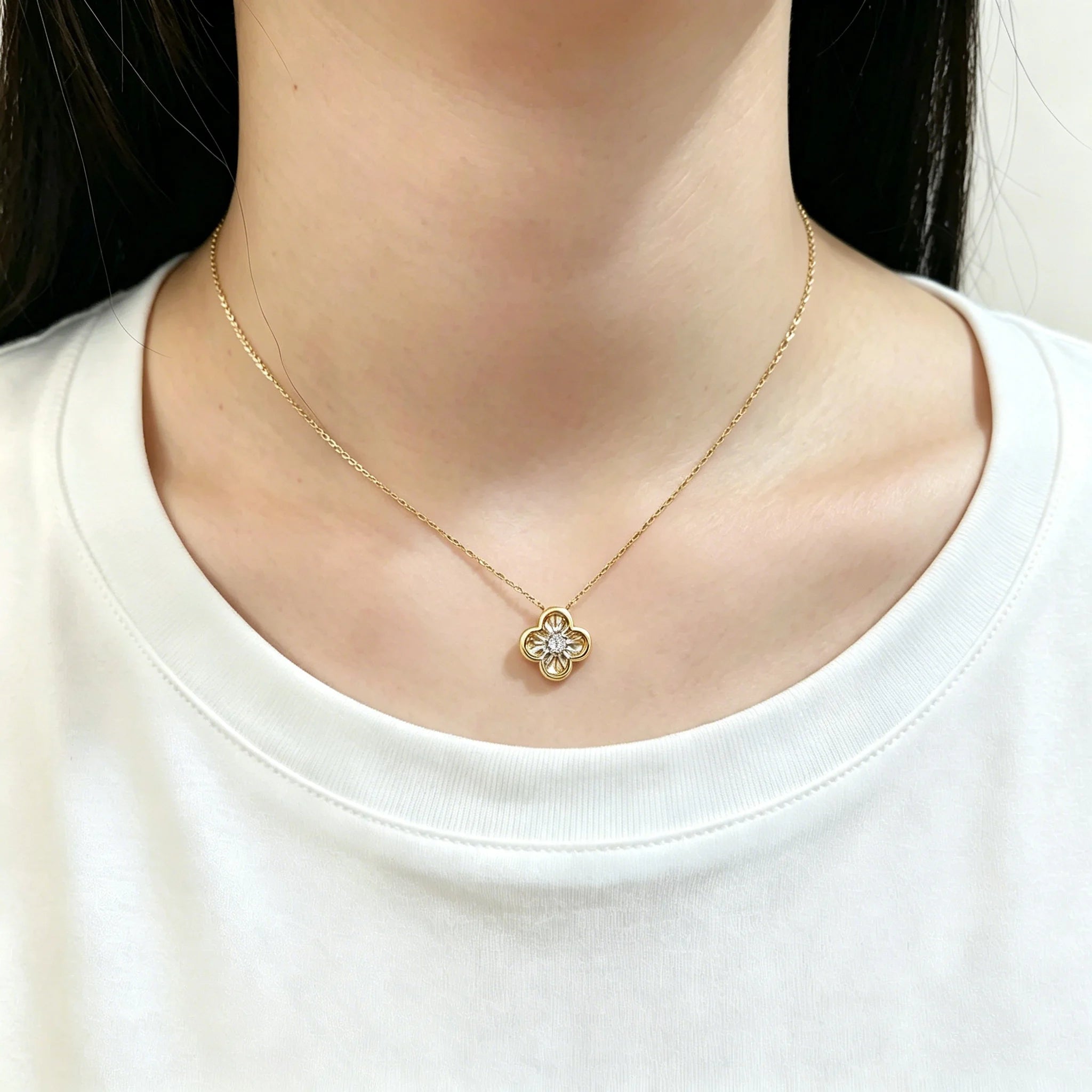 Newest 18K Solid Gold Four Leaf Clover Dancing Diamond Pendant Necklace Trendy Women Jewelry Wholesale Drop Shipping