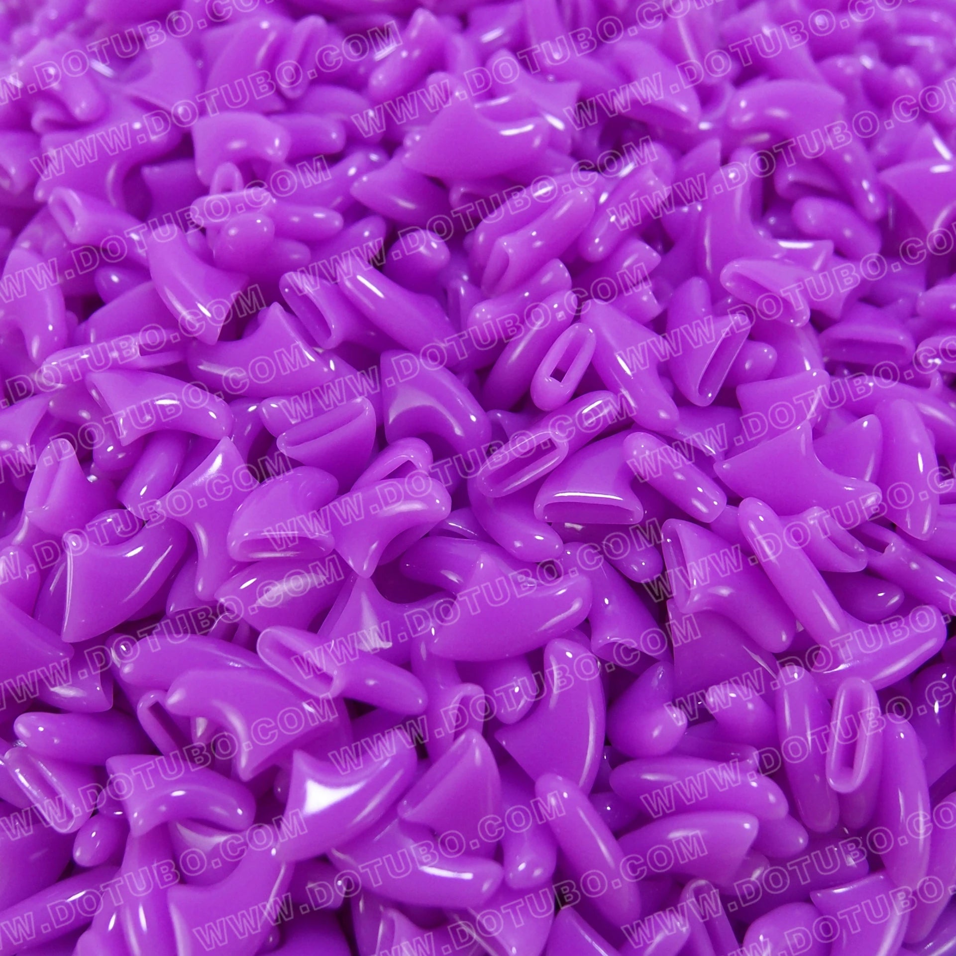 Purple soft cat nail caps for scratch prevention. 20-piece set of comfortable, safe silicone claw covers for cats.