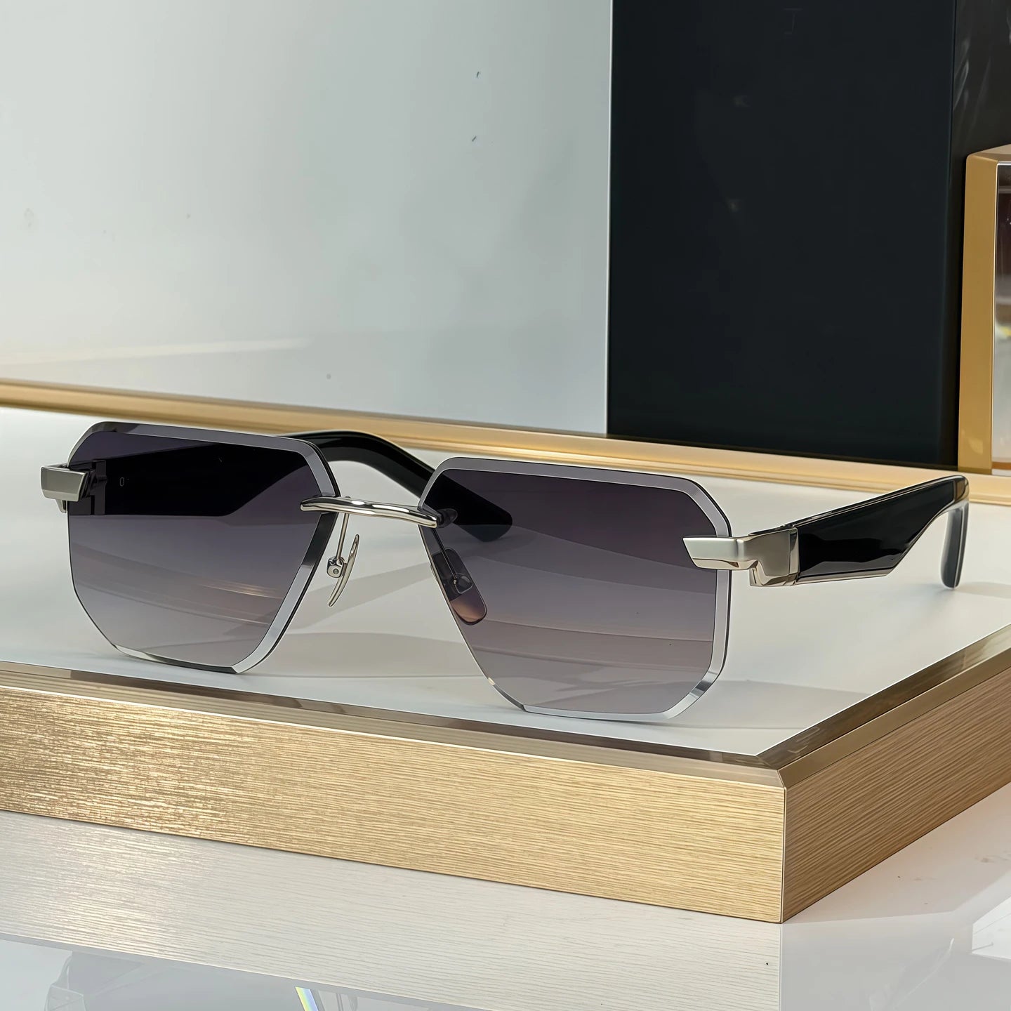 Luxury Designer Sunglasses for Men Universal Fashion Metal Square Vintage Premium Eyeglasses Business Reusable Polarized