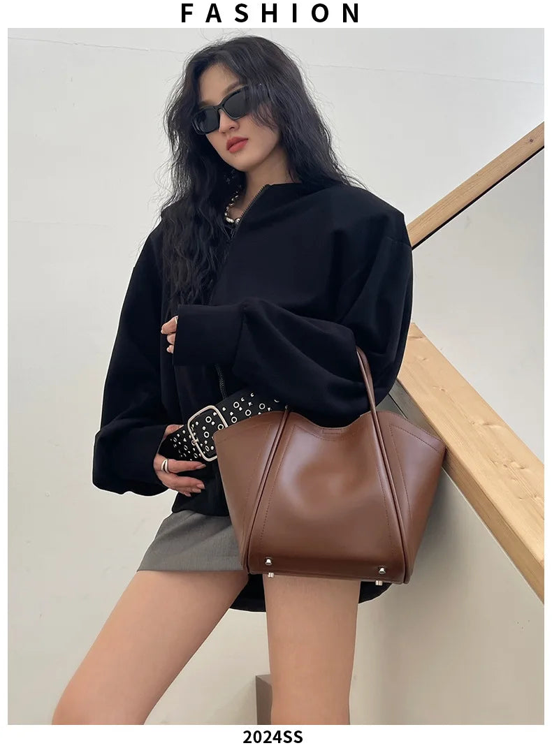 2025 Autumn Winter High-End Niche Genuine Leather Wing Bag Large Capacity Commuter Shoulder Promotional Drawstring Sportpacks