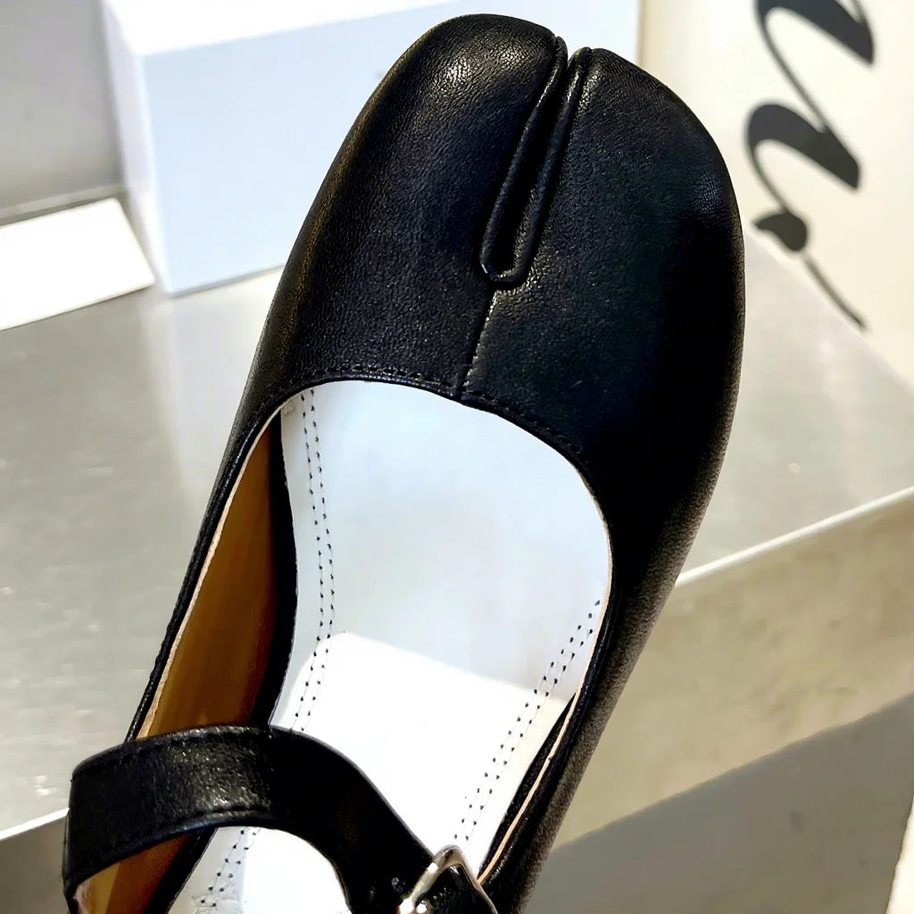 New Women's Loafers Single Shoe with Split Toe Breathable Soft Sole and Thick Heel Versatile for Daily Commuting Black
