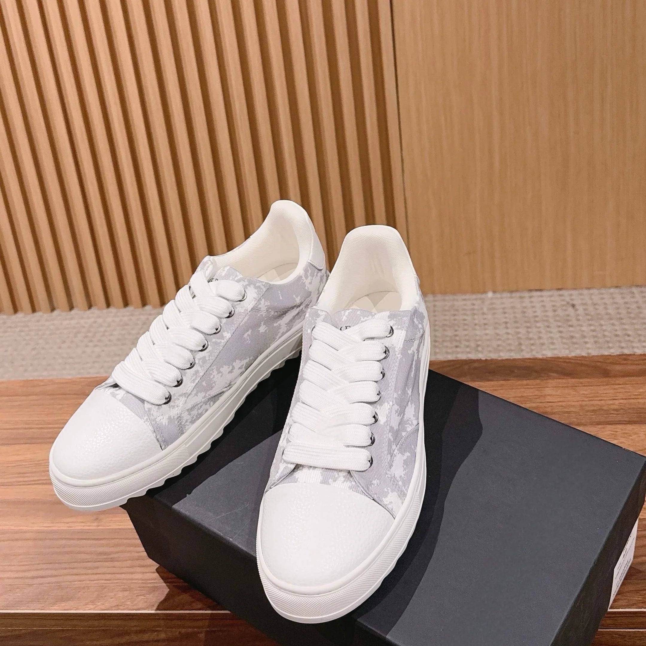 High-Quality Designer Style Women's Glitter & Canvas Mixed Casual Sneakers Multi-Color Options for Wholesale