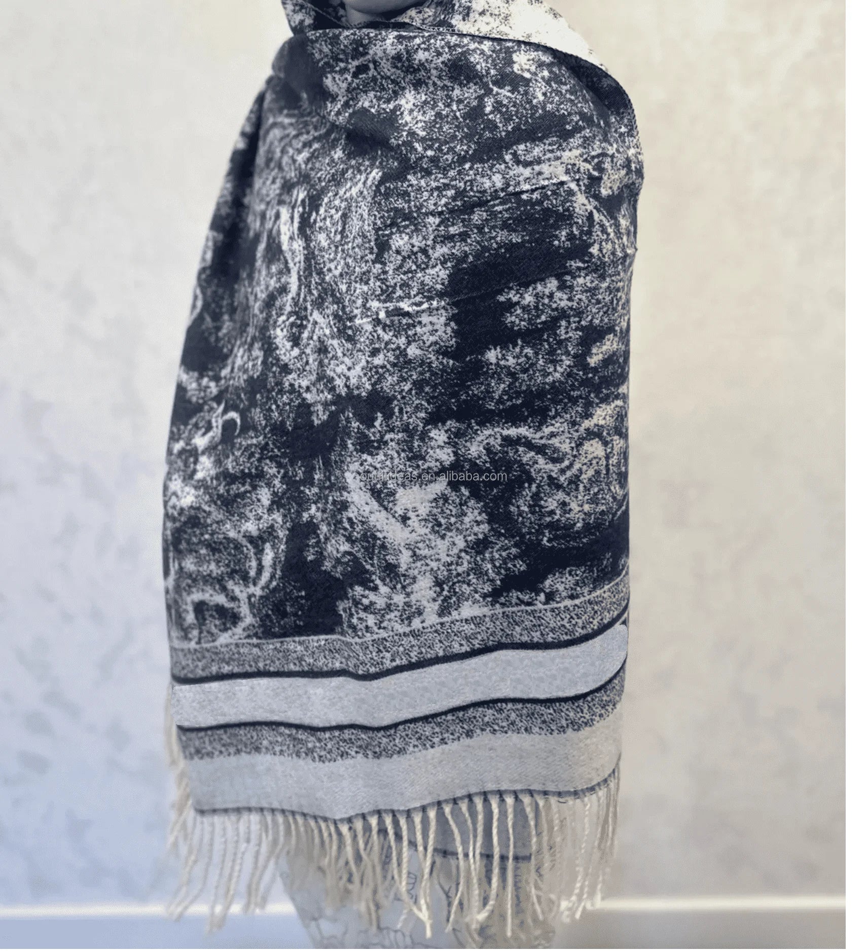 New with Tags Top Quality Luxury Lvory and Navy Blue Cashmere Silk Scarves Shawl Double Sided 180 Sauvage Square Scarf