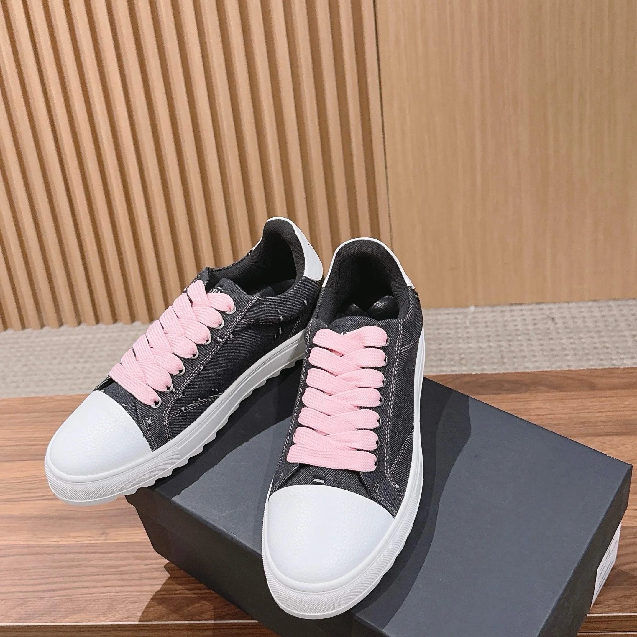 High-Quality Designer Style Women's Glitter & Canvas Mixed Casual Sneakers Multi-Color Options for Wholesale
