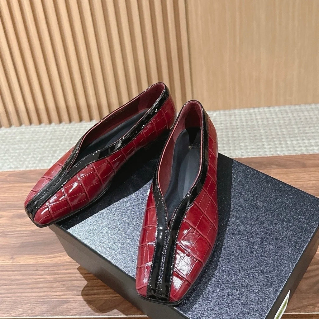 Autumn Women's Fashionable crocodile Pattern Embossed Calfskin Patent Leather Brand New Black Leather Shoes with Tag