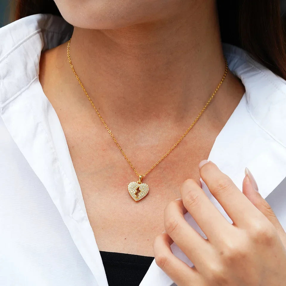 Lightning Love 18K Gold Inlaid Pendant Women's Moissanite Necklace Fashionable Platinum PT950 Diamond Collarbone Chain