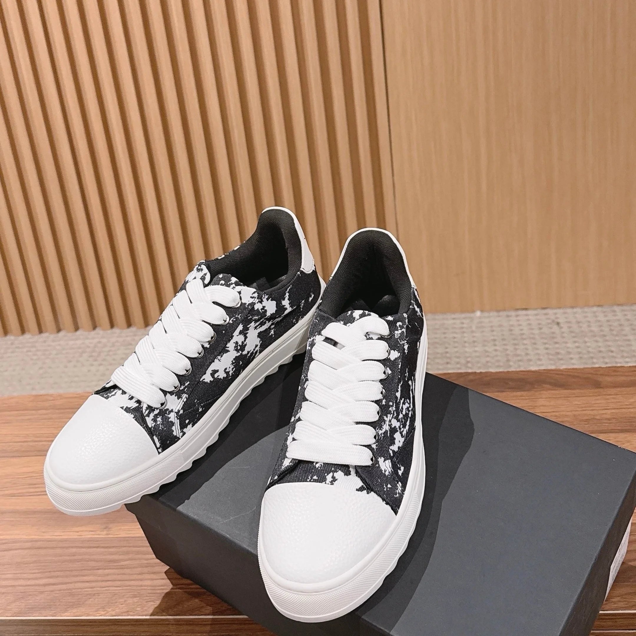 High-Quality Designer Style Women's Glitter & Canvas Mixed Casual Sneakers Multi-Color Options for Wholesale
