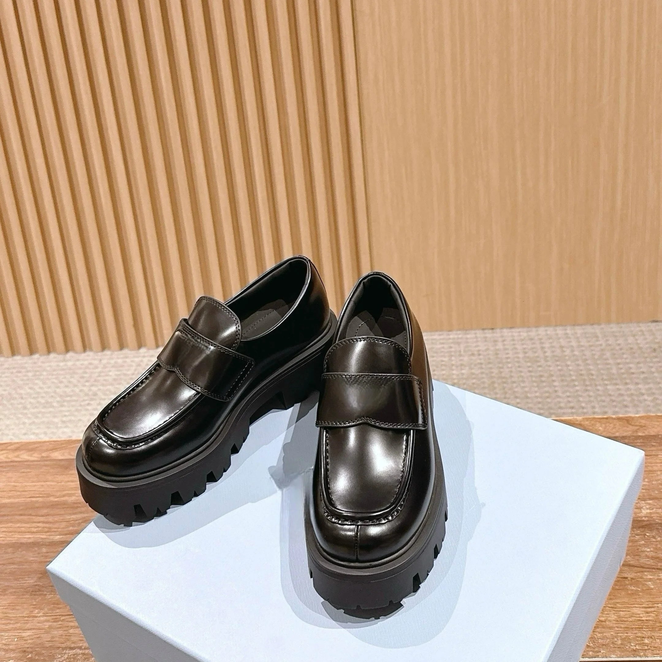 High-end Leather Women's Shoes, Luxury Designer Brand Shoes, Fashionable Height-increasing Sneakers, Girls' Thick-soled Loafers