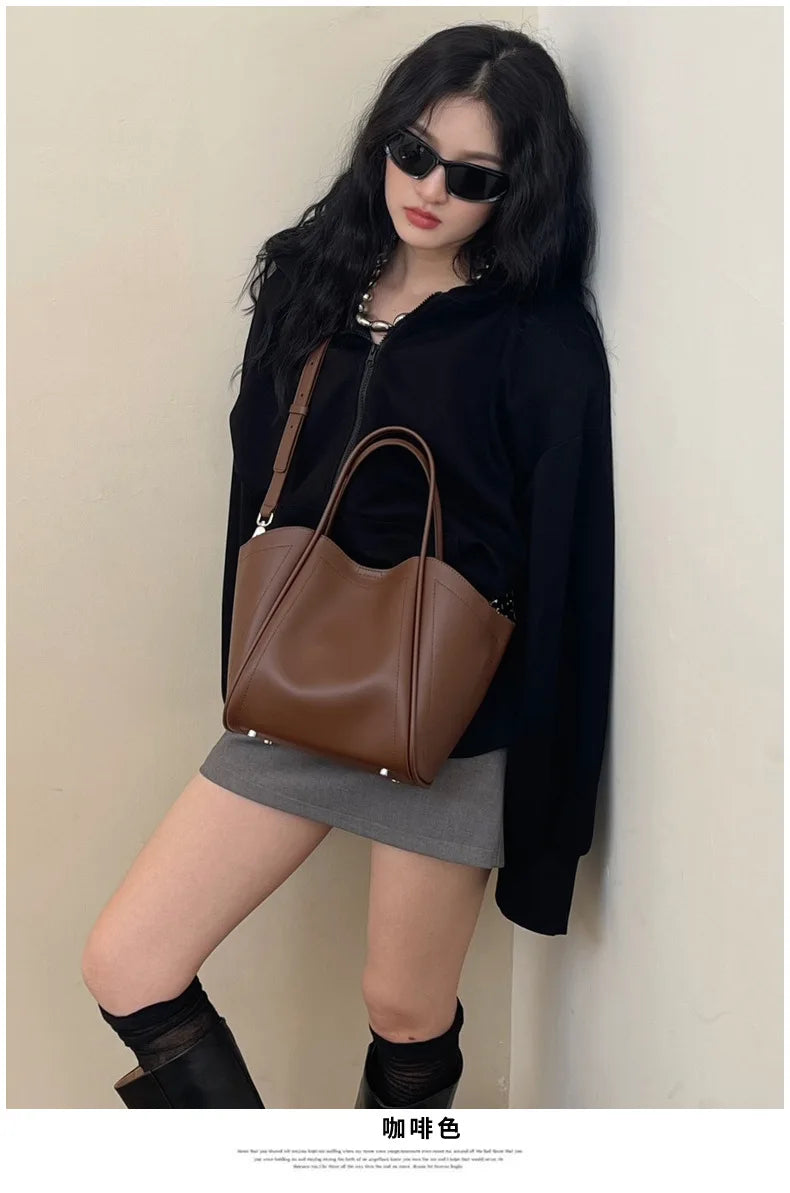 2025 Autumn Winter High-End Niche Genuine Leather Wing Bag Large Capacity Commuter Shoulder Promotional Drawstring Sportpacks