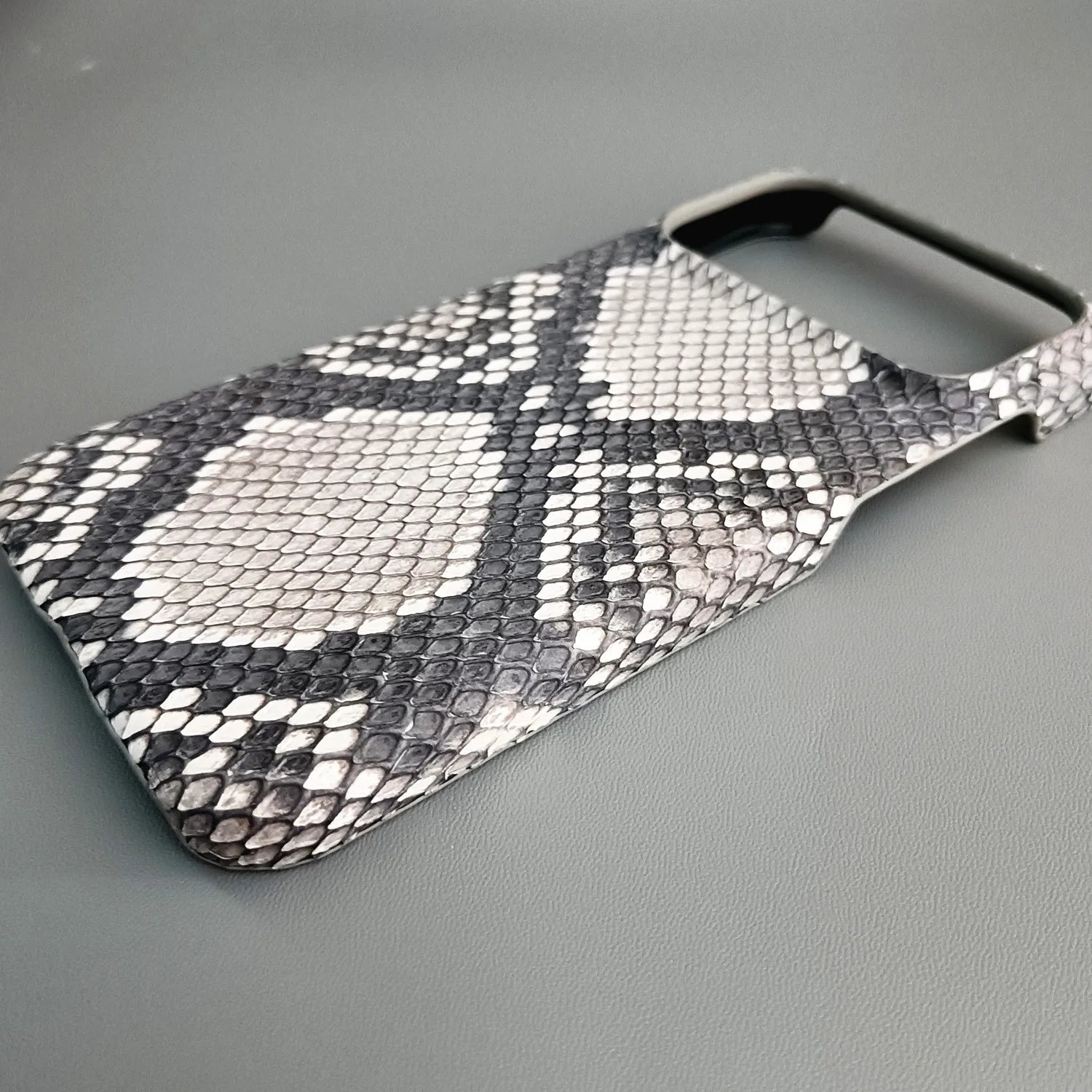 Python Leather iPhone Case: Genuine Snakeskin Slim Fit Protection Tidesmit