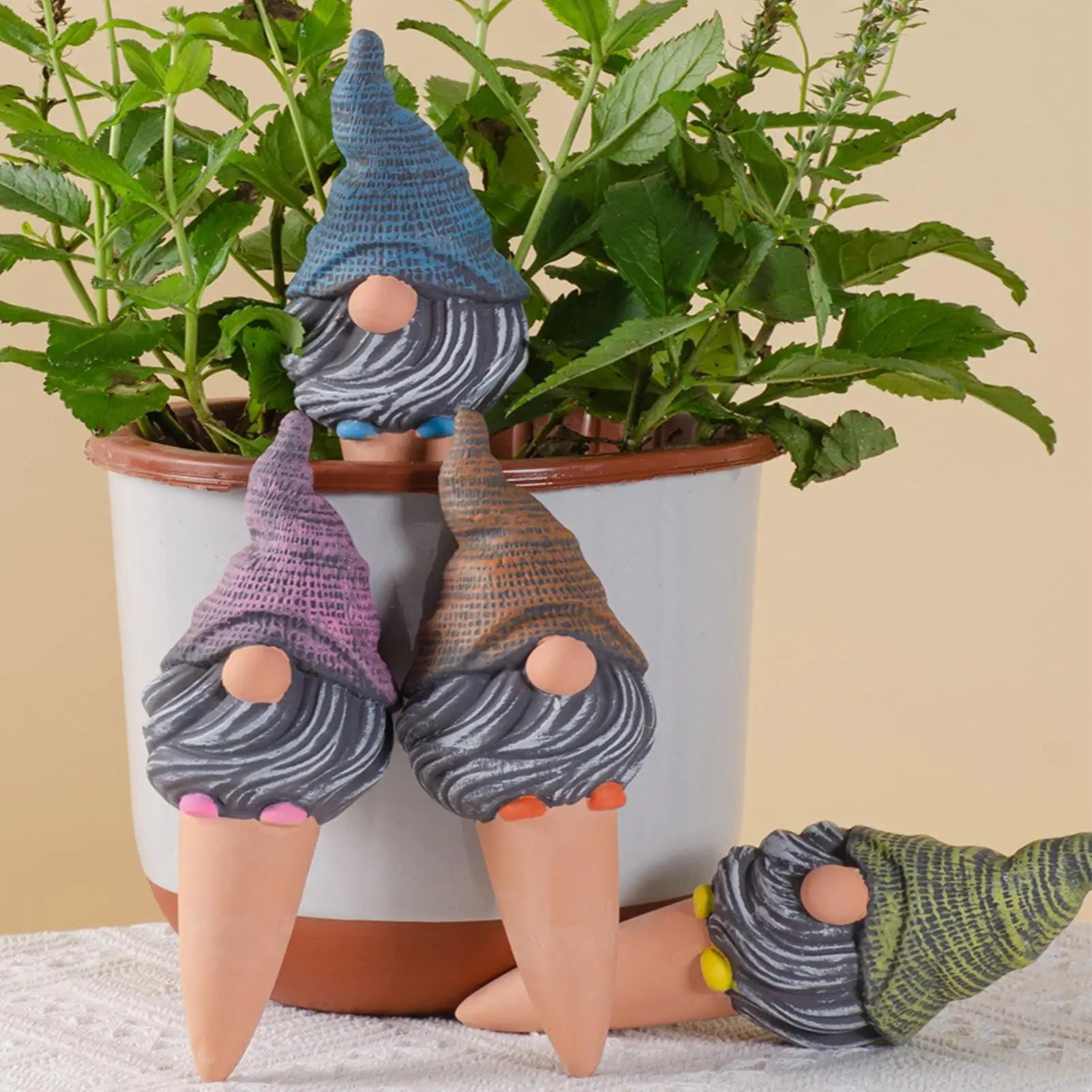 Automatic Potted Plant Watering SystemCute Gnome Shape Irrigation Spikes Efficient Self Watering Planter Insert Plant Waterer