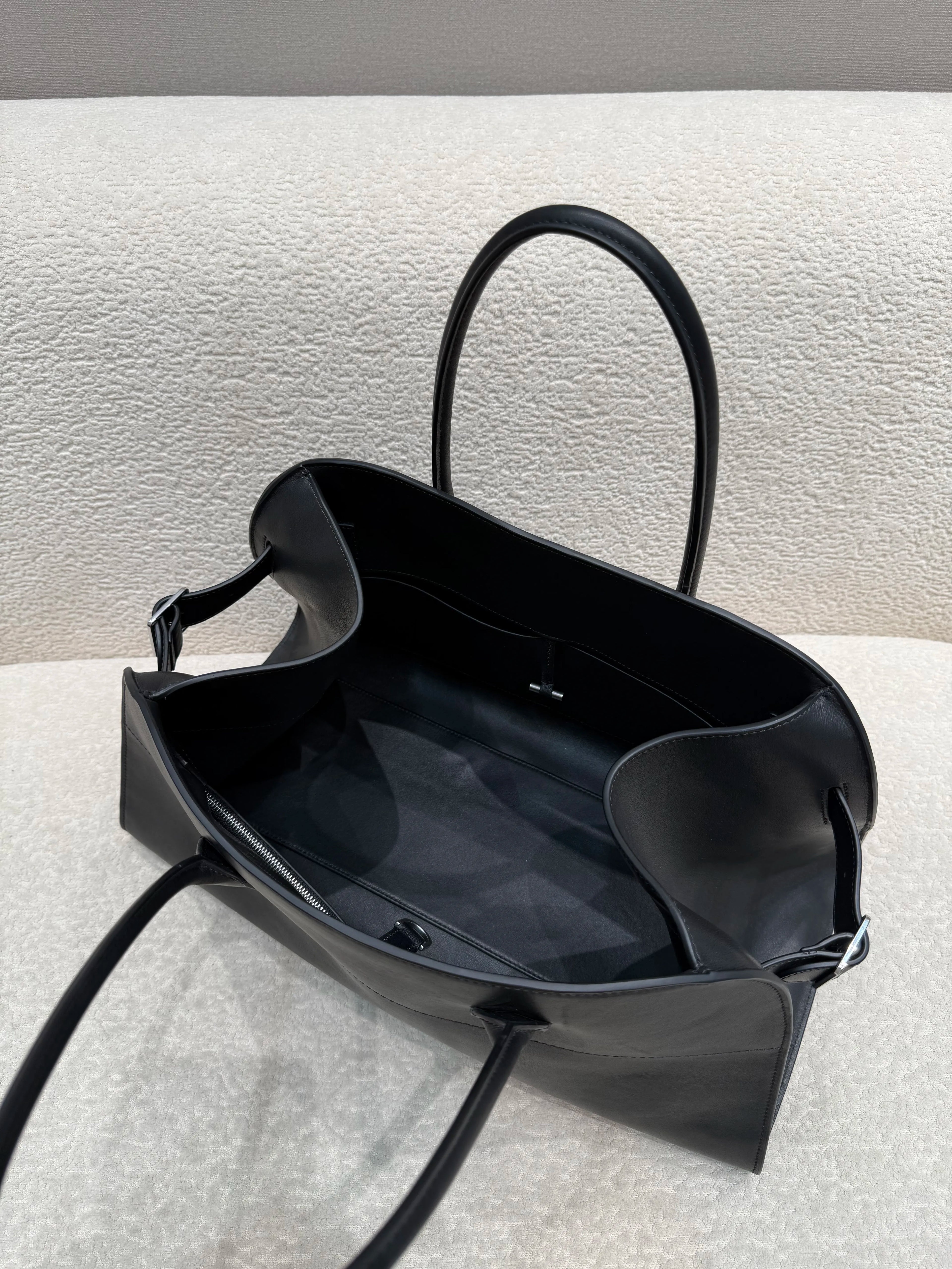 Unisex saddle leather all steel hardware inner sheepskin single shoulder large capacity hand-held horizontal bag
