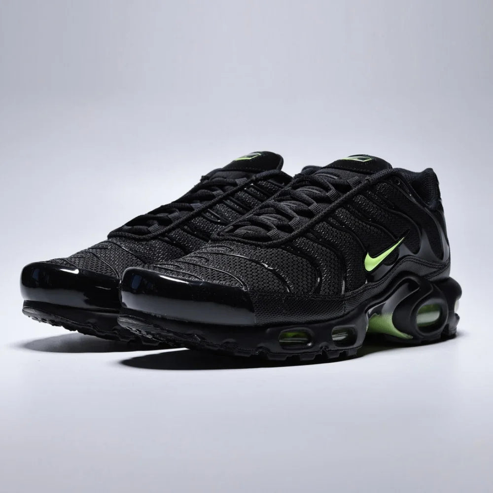 Nike Air Max Plus DM0032-036 Men Durable Rubber Outsole Sneakers Snug Fit Support Air Cushion Footwear for Outdoor Activities