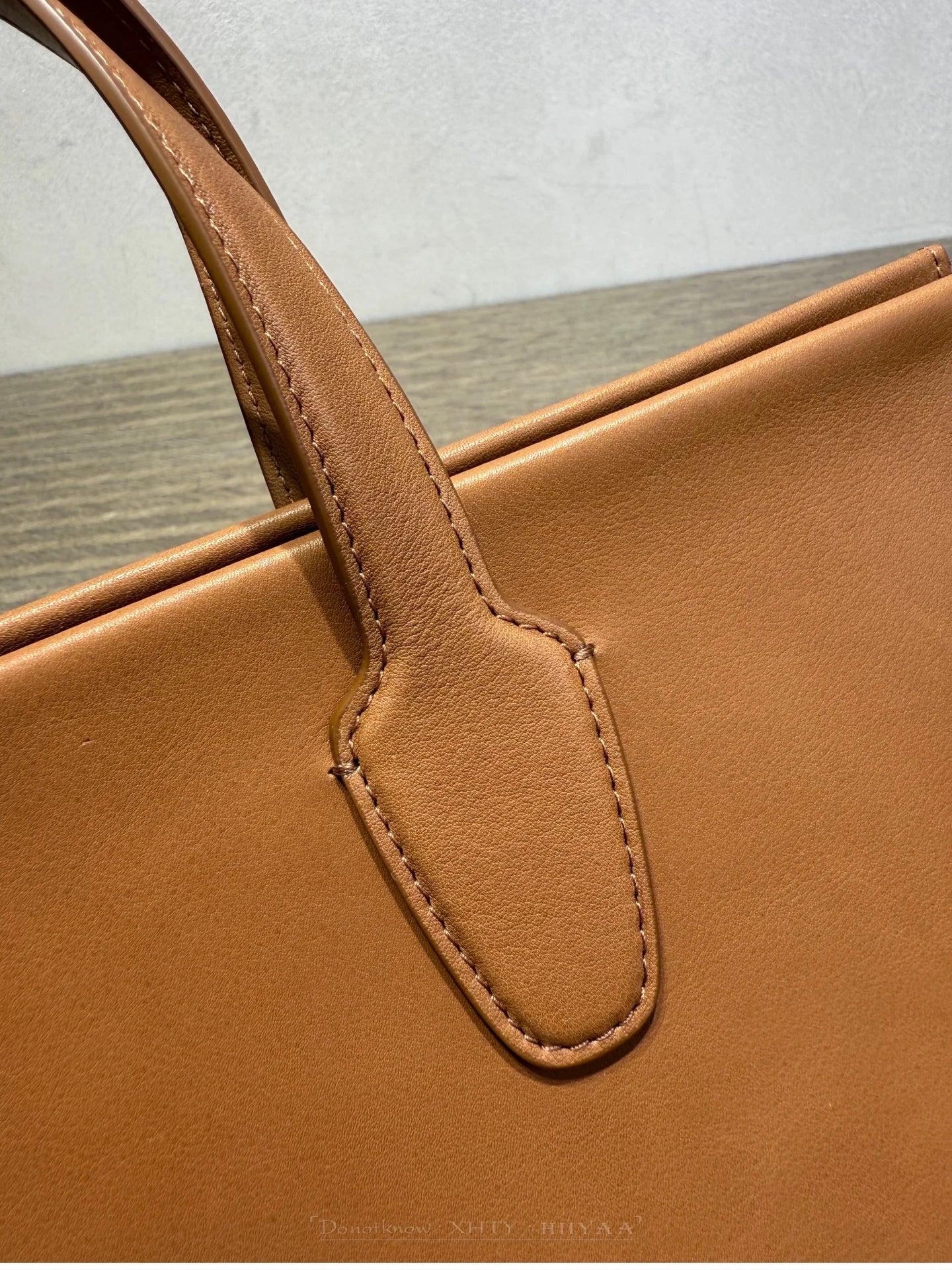 Vintage Genuine Leather Handbag Women Sheepskin Lining Soft Retro Top Grain Cowhide  Water Absorbing Large Capacity Commuter
