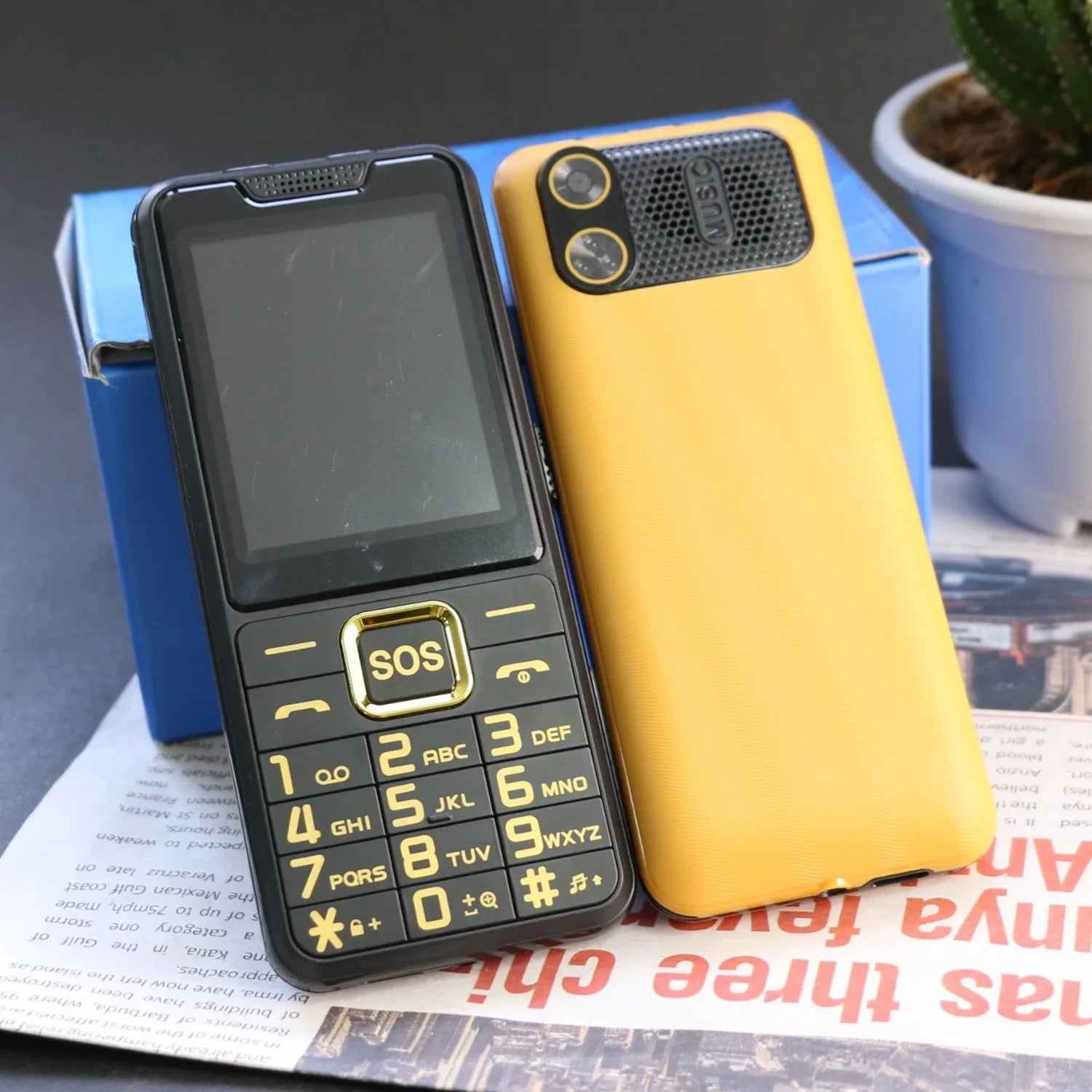 GSM 2G Unlocked Slim Large Push-Button Phone For Elderly SOS Key Two Sim Dual Torch Loud Voice Speed dial Cheap Senior Cellphone