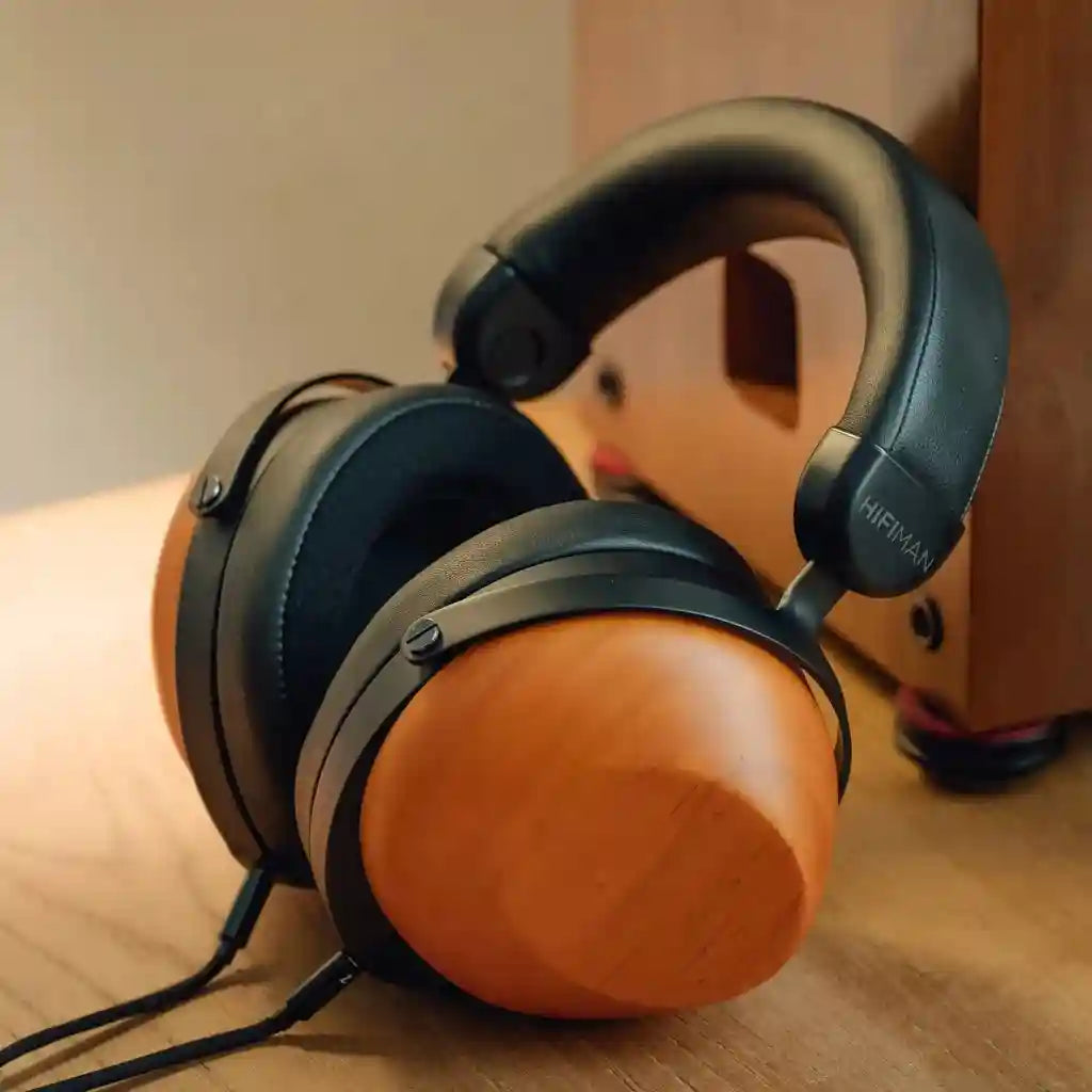 Closed-Back Over-Ear Studio Headphones with Dynamic Driver Accuracy Tidesmit