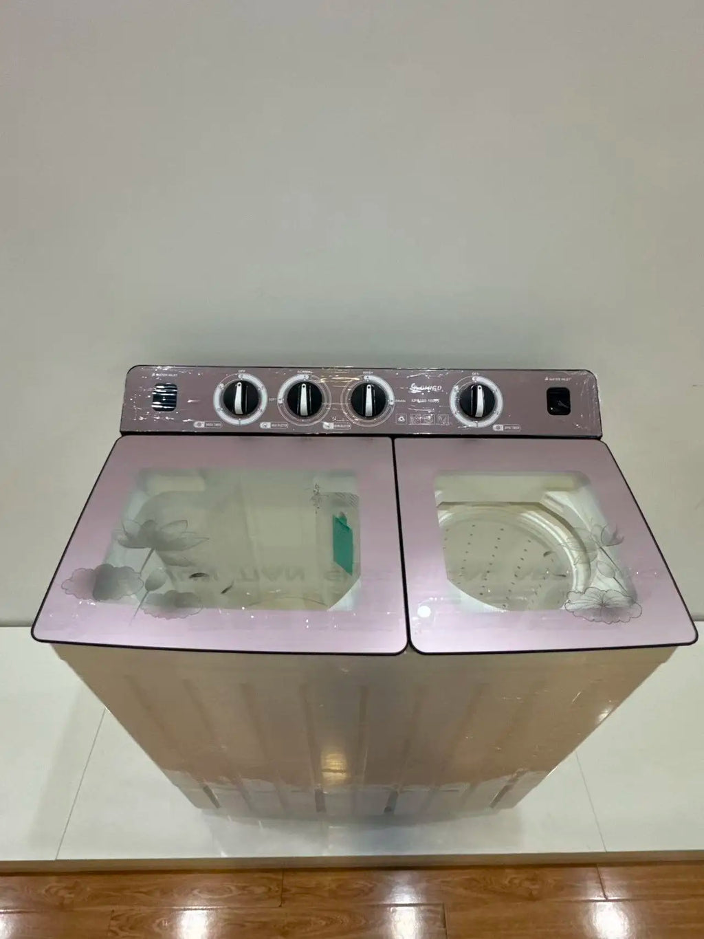 Tidesmit 18KG dual bucket washing machine featuring spin dry compartment for efficient dormitory laundry tasks.